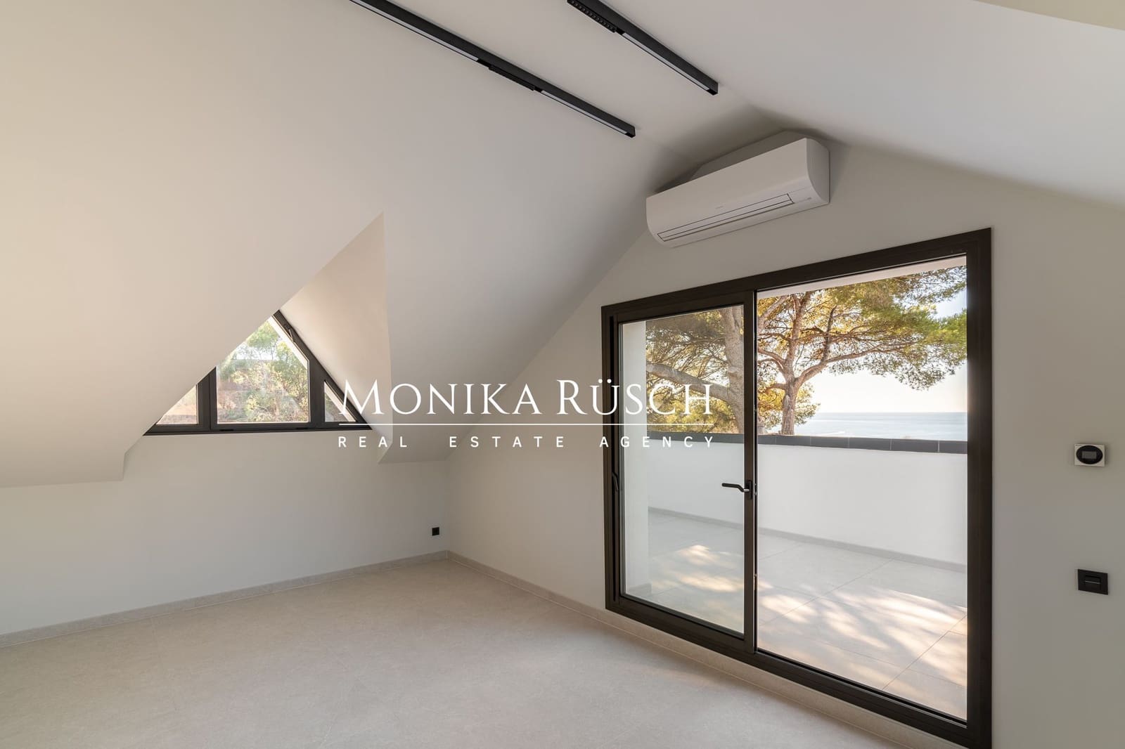 5 bedroom Villa for sale in Castelldefels with pool garage - € 2,420,000 (Ref: 9721070)