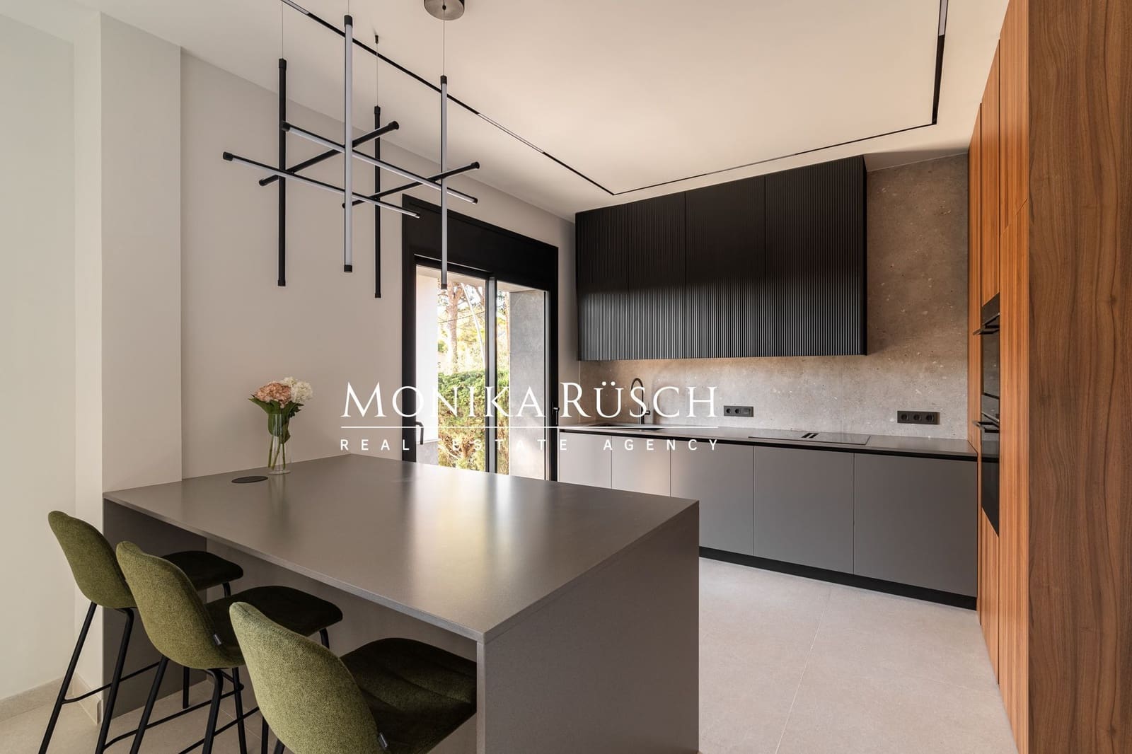 5 bedroom Villa for sale in Castelldefels with pool garage - € 2,420,000 (Ref: 9721070)