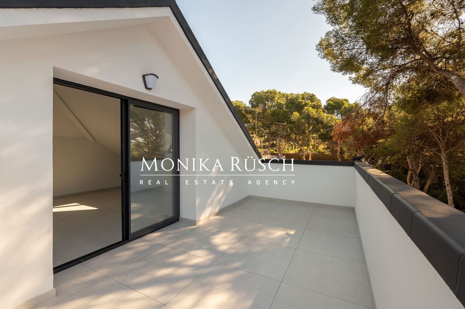 5 bedroom Villa for sale in Castelldefels with pool garage - € 2,420,000 (Ref: 9721070)