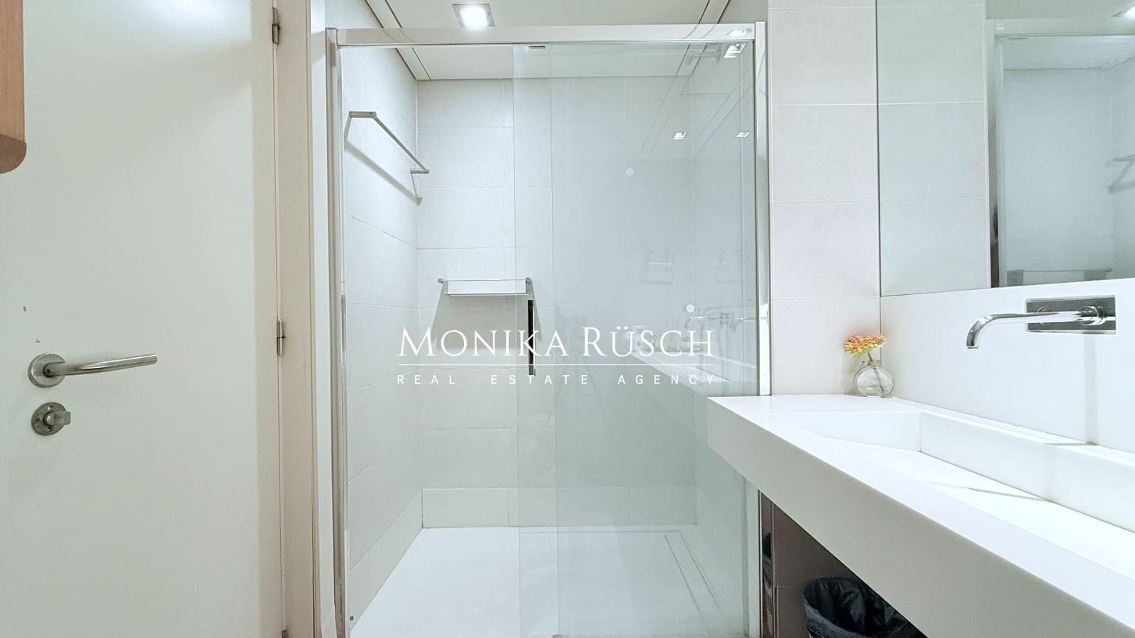 2 bedroom Flat for sale in Barcelona city with garage - € 950,000 (Ref: 9735149)