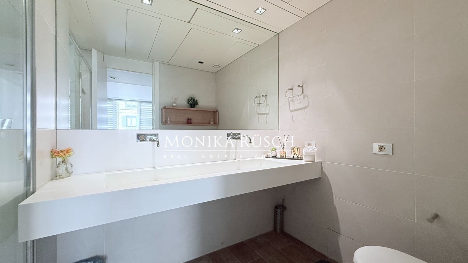 2 bedroom Flat for sale in Barcelona city with garage - € 950,000 (Ref: 9735149)