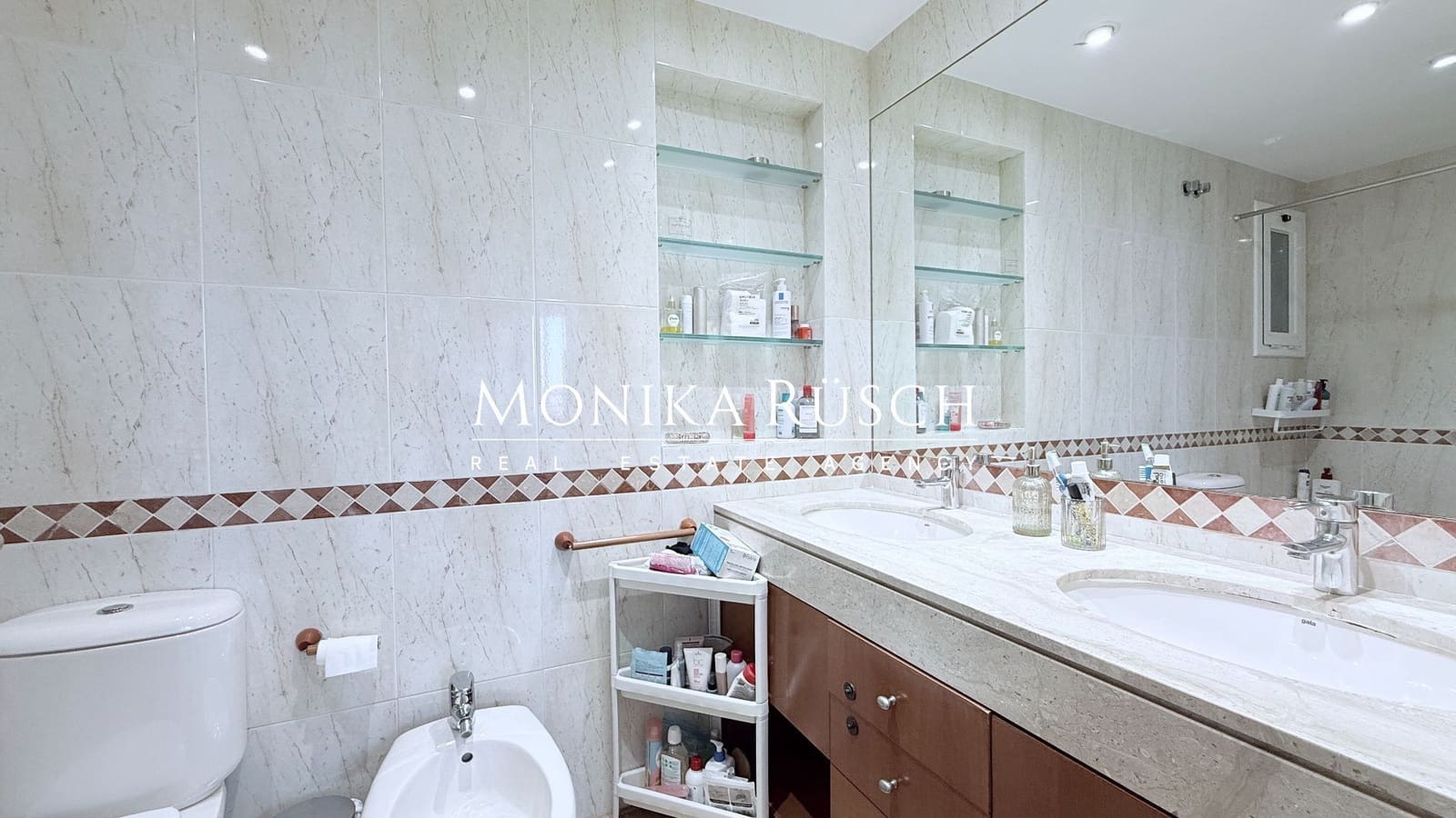 Piso de 2 habitaciones en Barcelona ciudad en alquiler con garaje - 2.140 € (Ref: 9824659)