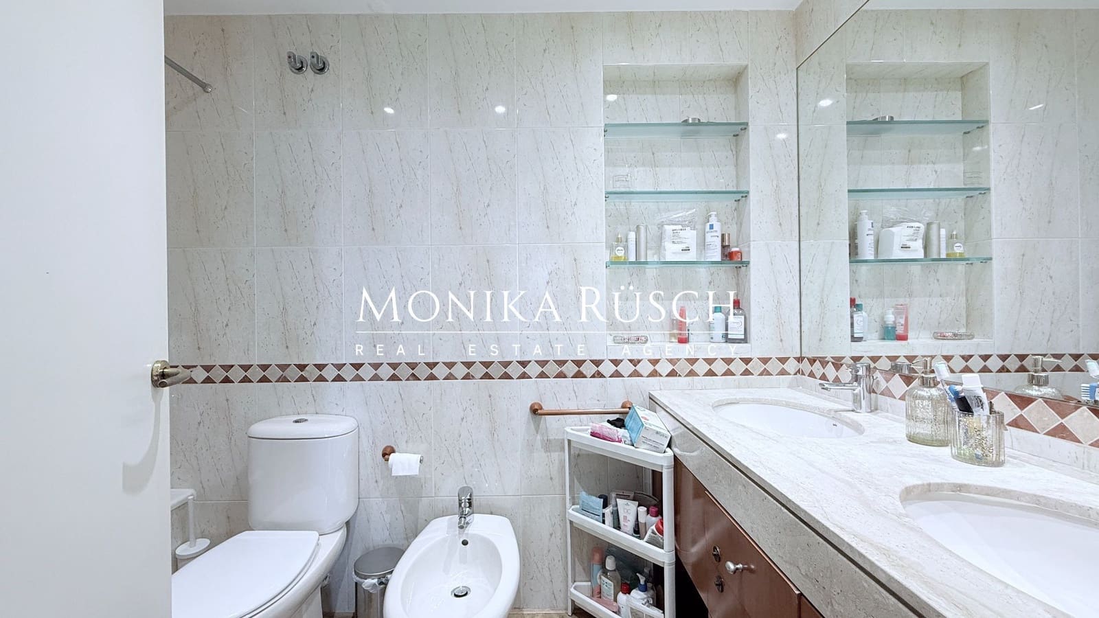 Piso de 2 habitaciones en Barcelona ciudad en alquiler con garaje - 2.140 € (Ref: 9824659)