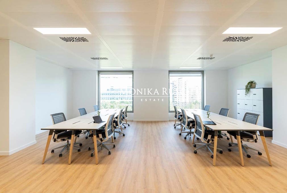 Kontor til leje i Barcelona by med garage - € 1.300 (Ref: 9835167)