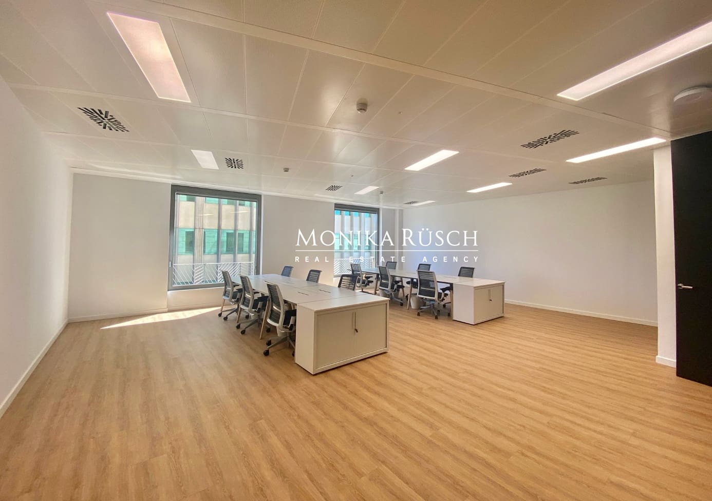 Kontor til leje i Barcelona by med garage - € 1.300 (Ref: 9835167)