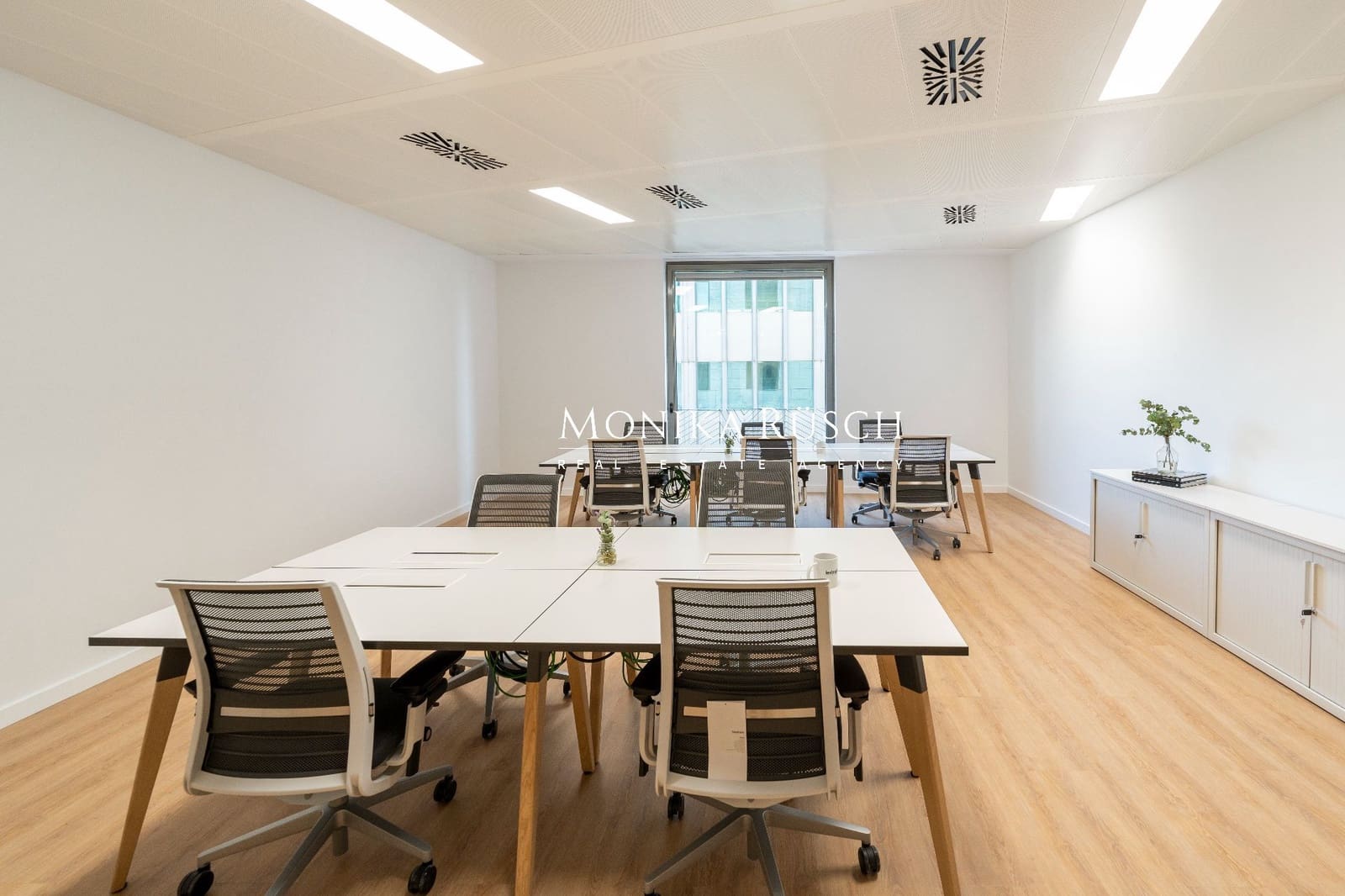 Kontor til leje i Barcelona by med garage - € 1.300 (Ref: 9835167)