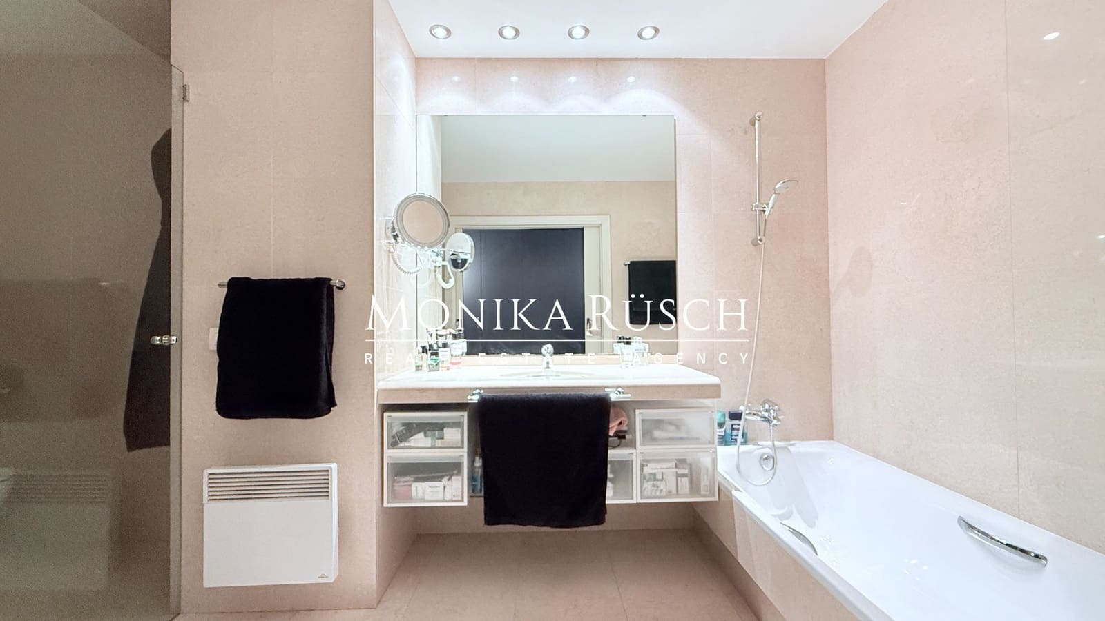 3 bedroom Flat for sale in Barcelona city with garage - € 1,050,000 (Ref: 9838870)