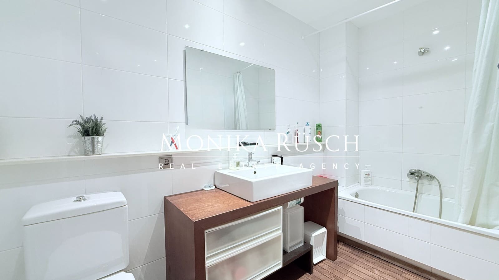 3 slaapkamer Flat te koop in Barcelona stad - € 680.000 (Ref: 9838871)
