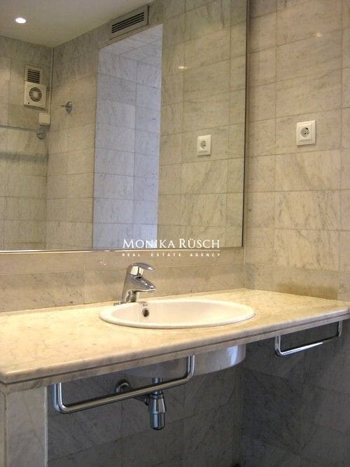 2 bedroom Flat for rent in Barcelona city with pool garage - € 1,978 (Ref: 9842113)