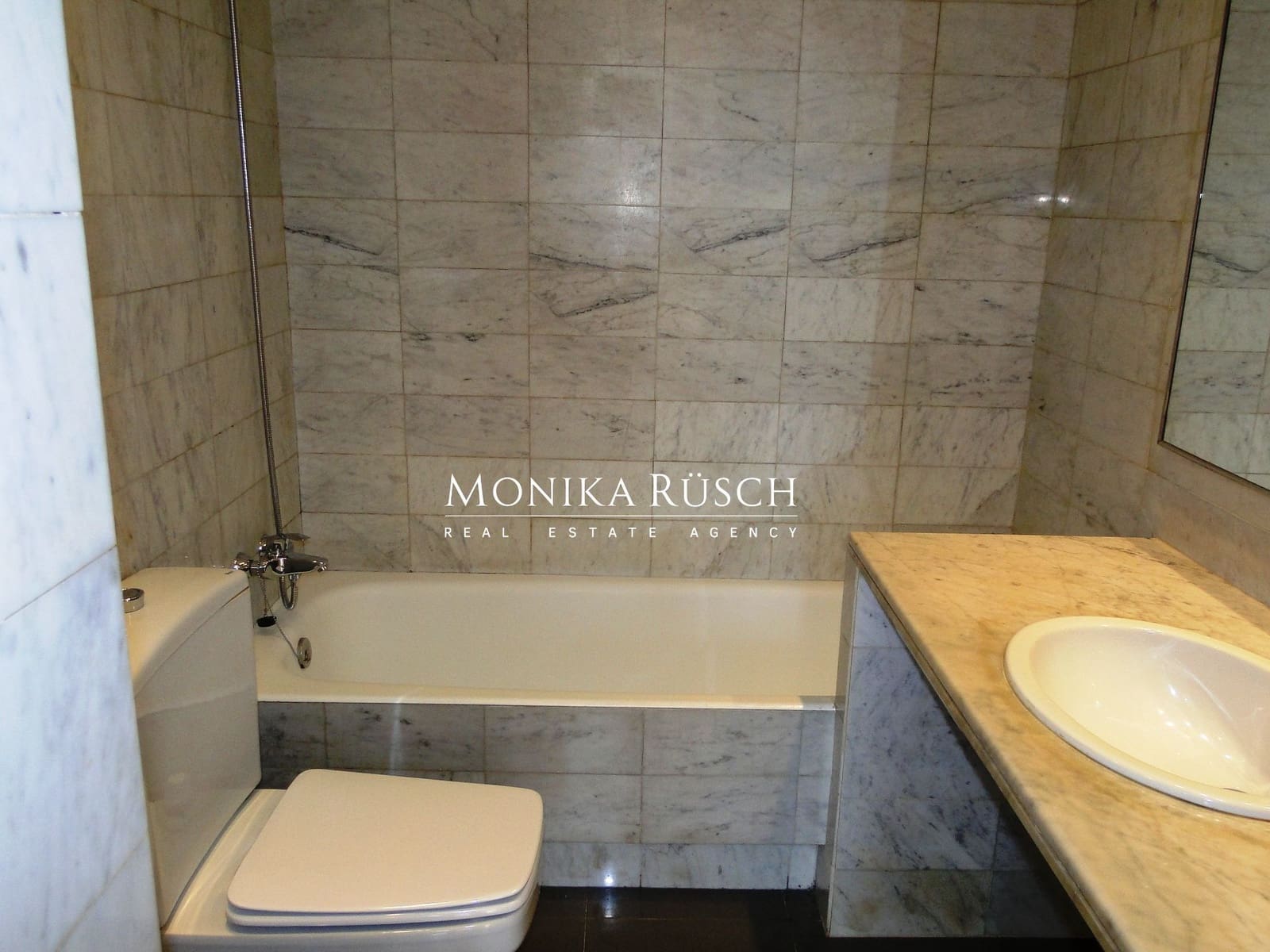 2 bedroom Flat for rent in Barcelona city with pool garage - € 1,978 (Ref: 9842113)