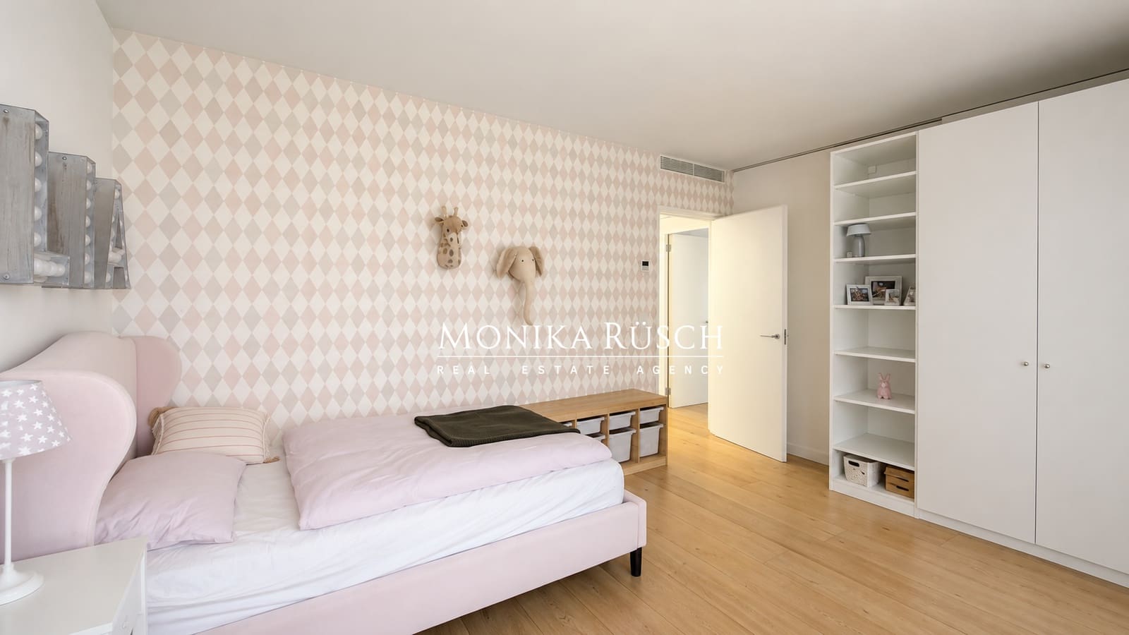 5 bedroom Villa for rent in Castelldefels with pool garage - € 18,000 (Ref: 9844815)