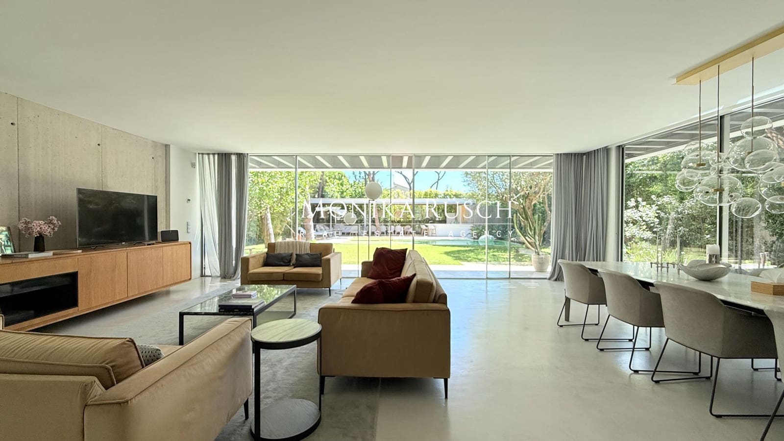 5 bedroom Villa for rent in Castelldefels with pool garage - € 18,000 (Ref: 9844815)