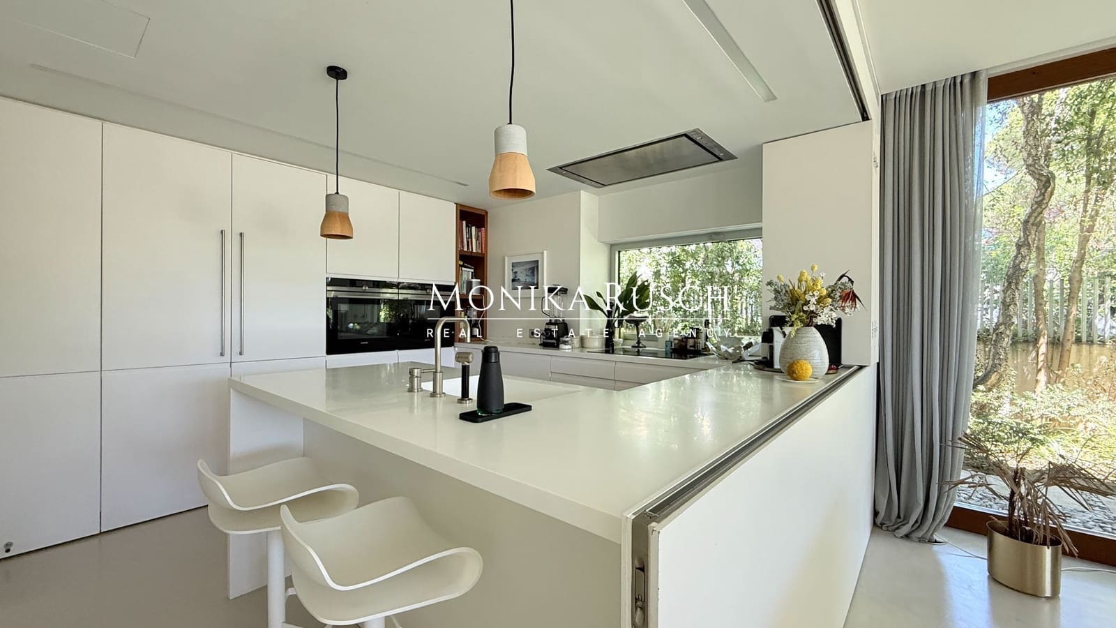 5 bedroom Villa for rent in Castelldefels with pool garage - € 18,000 (Ref: 9844815)
