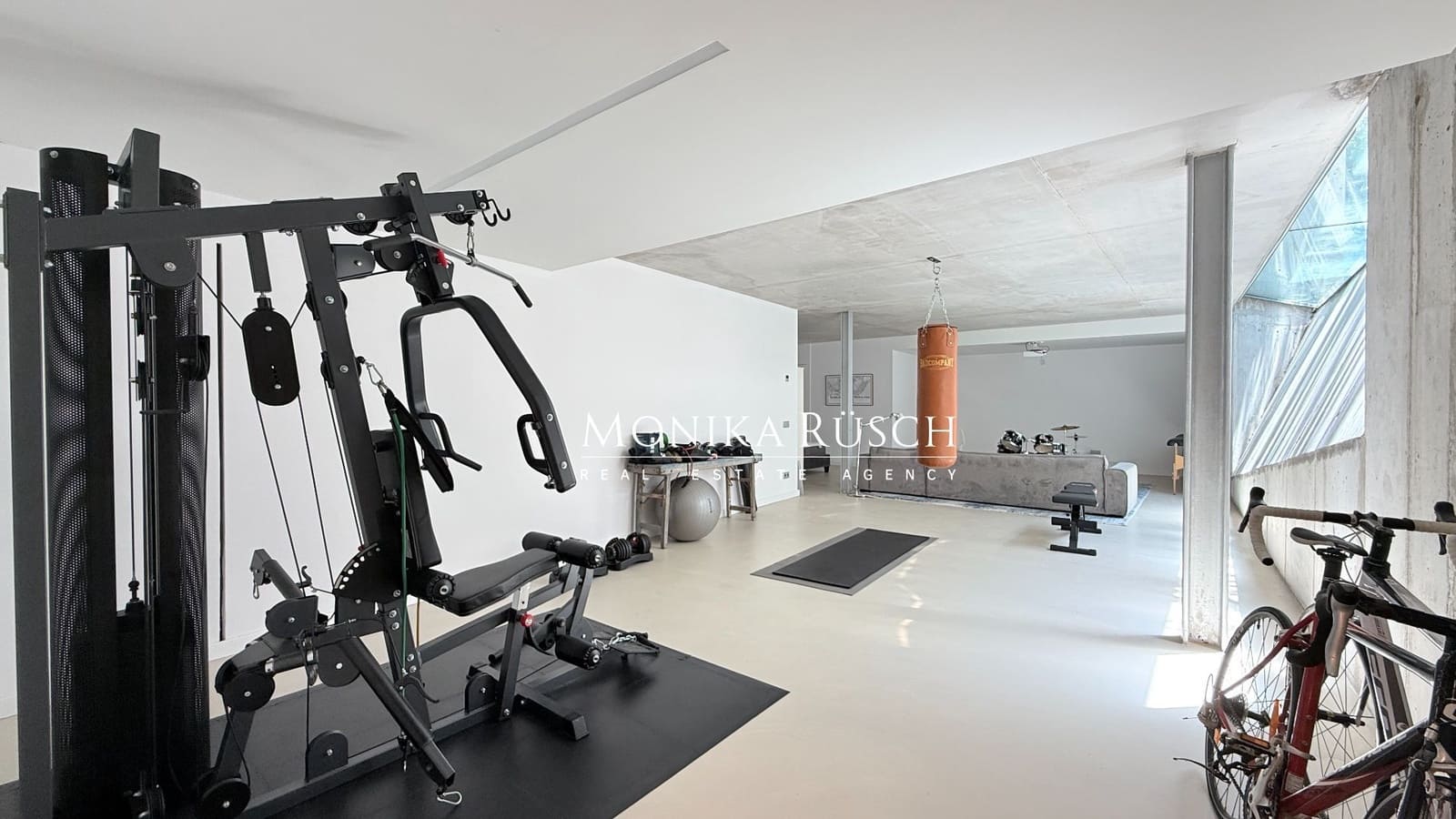 5 bedroom Villa for rent in Castelldefels with pool garage - € 18,000 (Ref: 9844815)