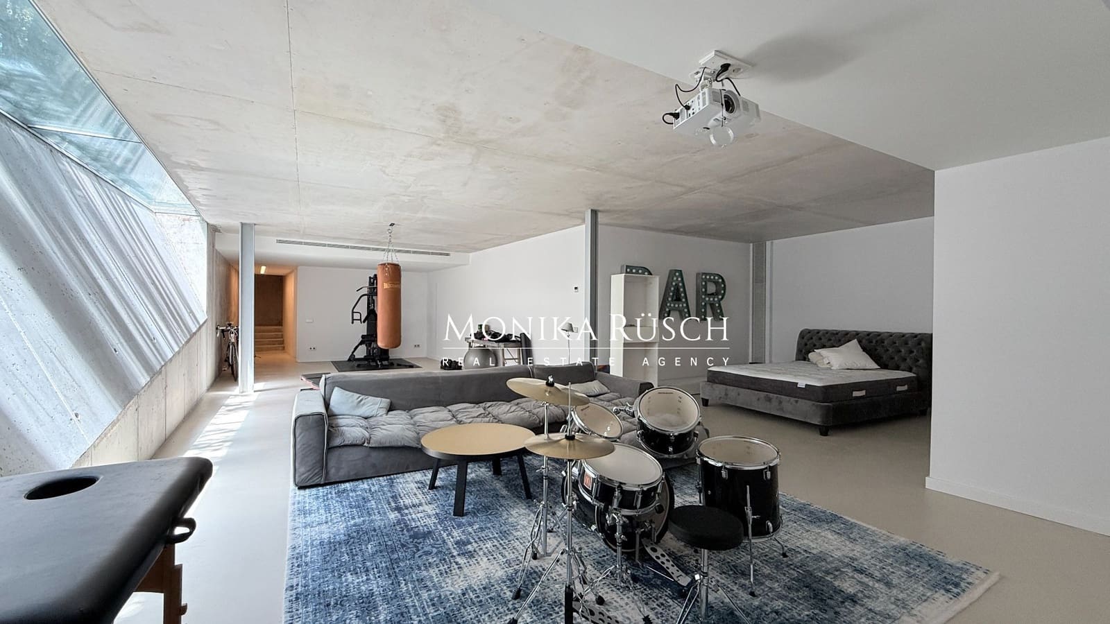5 bedroom Villa for rent in Castelldefels with pool garage - € 18,000 (Ref: 9844815)