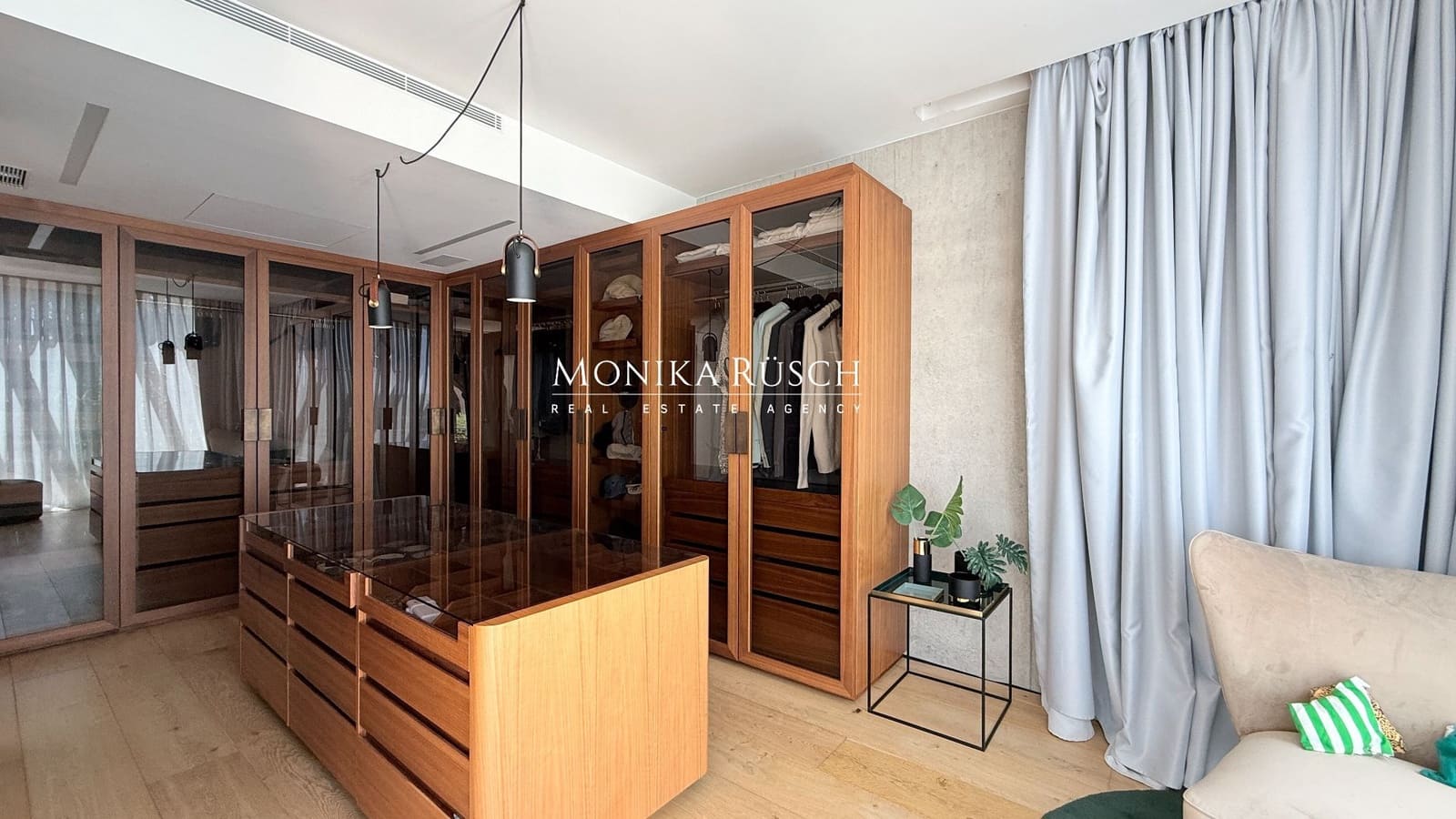 5 bedroom Villa for rent in Castelldefels with pool garage - € 18,000 (Ref: 9844815)