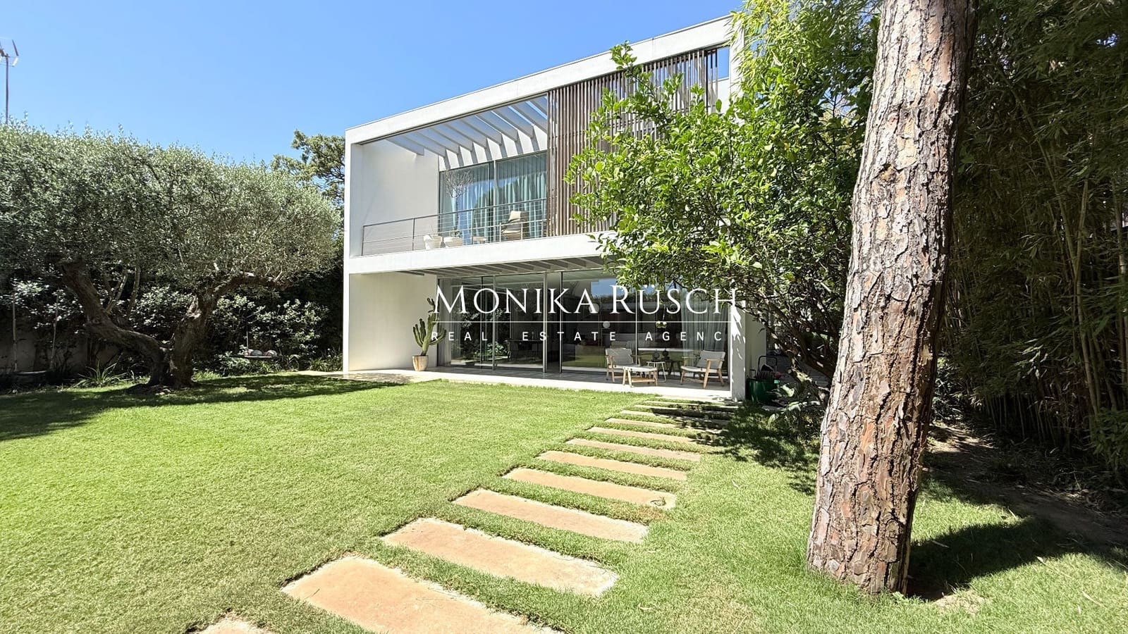 5 bedroom Villa for rent in Castelldefels with pool garage - € 18,000 (Ref: 9844815)
