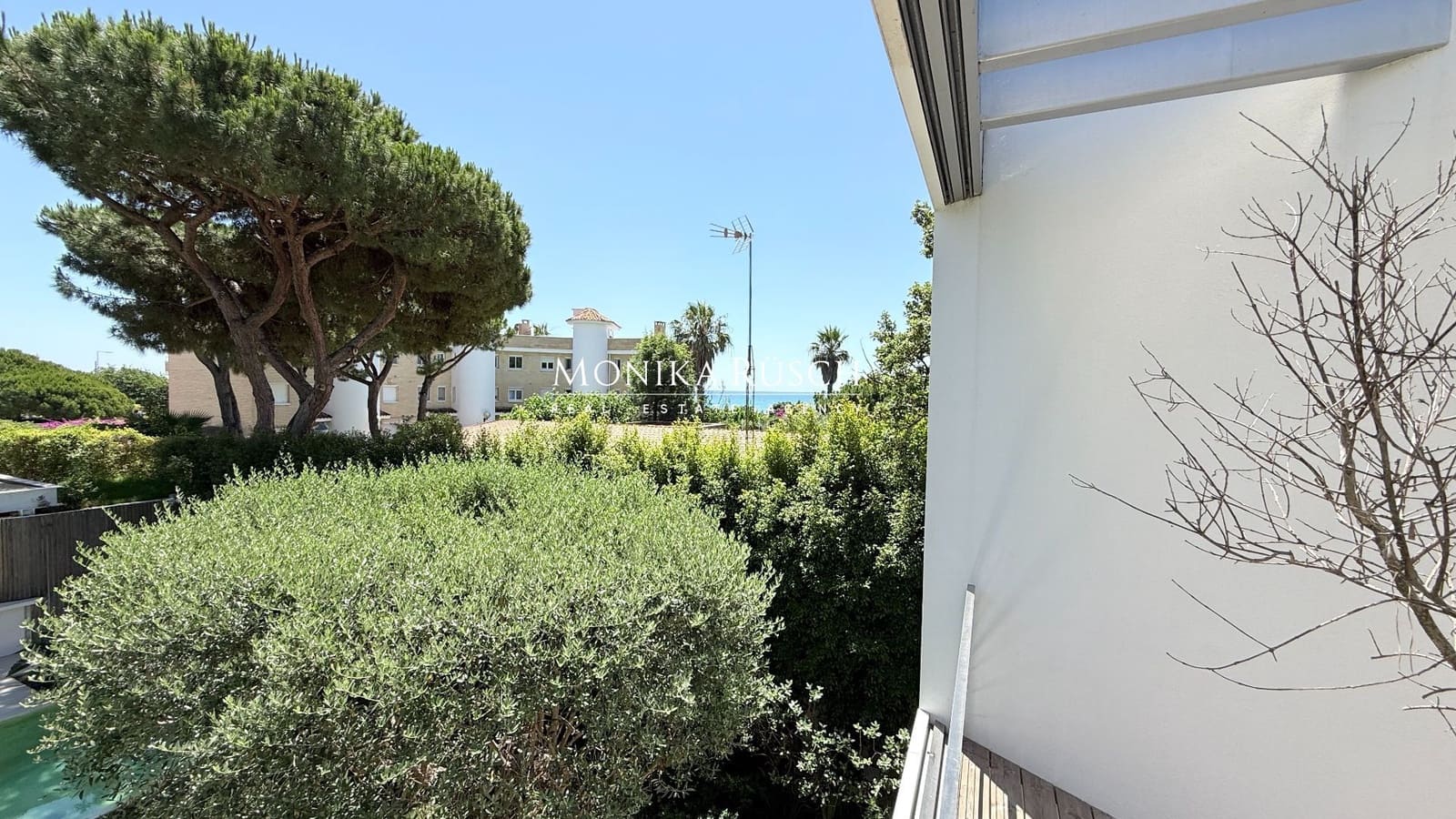 5 bedroom Villa for rent in Castelldefels with pool garage - € 18,000 (Ref: 9844815)