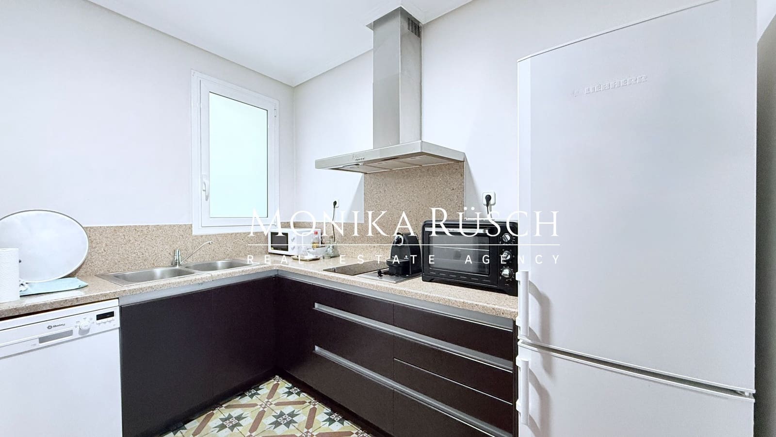 3 slaapkamer Flat te koop in Barcelona stad - € 650.000 (Ref: 9864009)