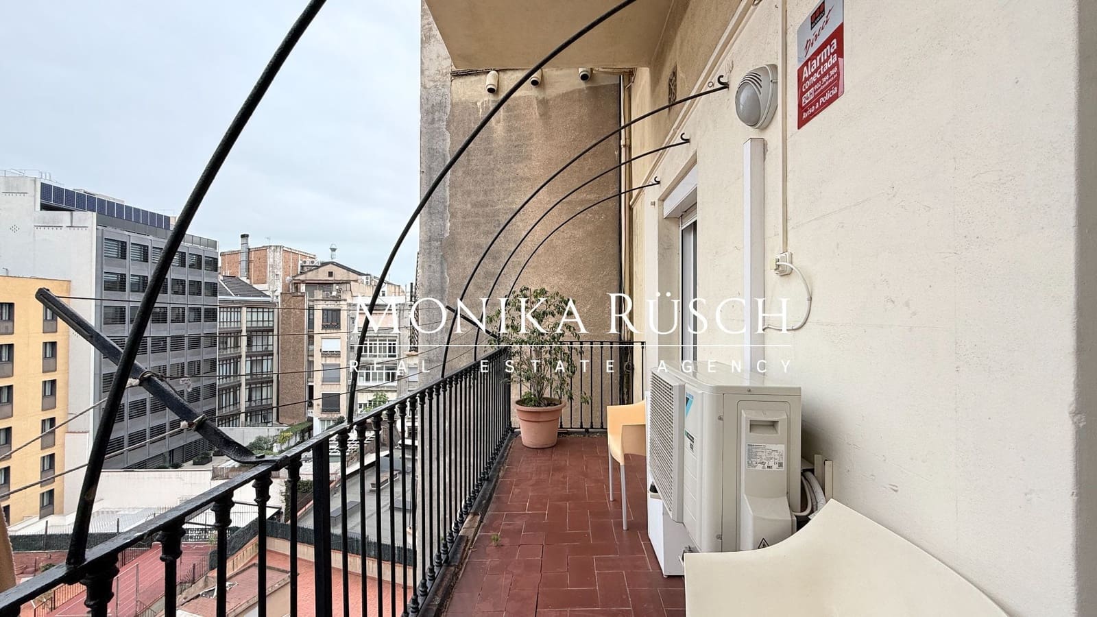 3 slaapkamer Flat te koop in Barcelona stad - € 650.000 (Ref: 9864009)