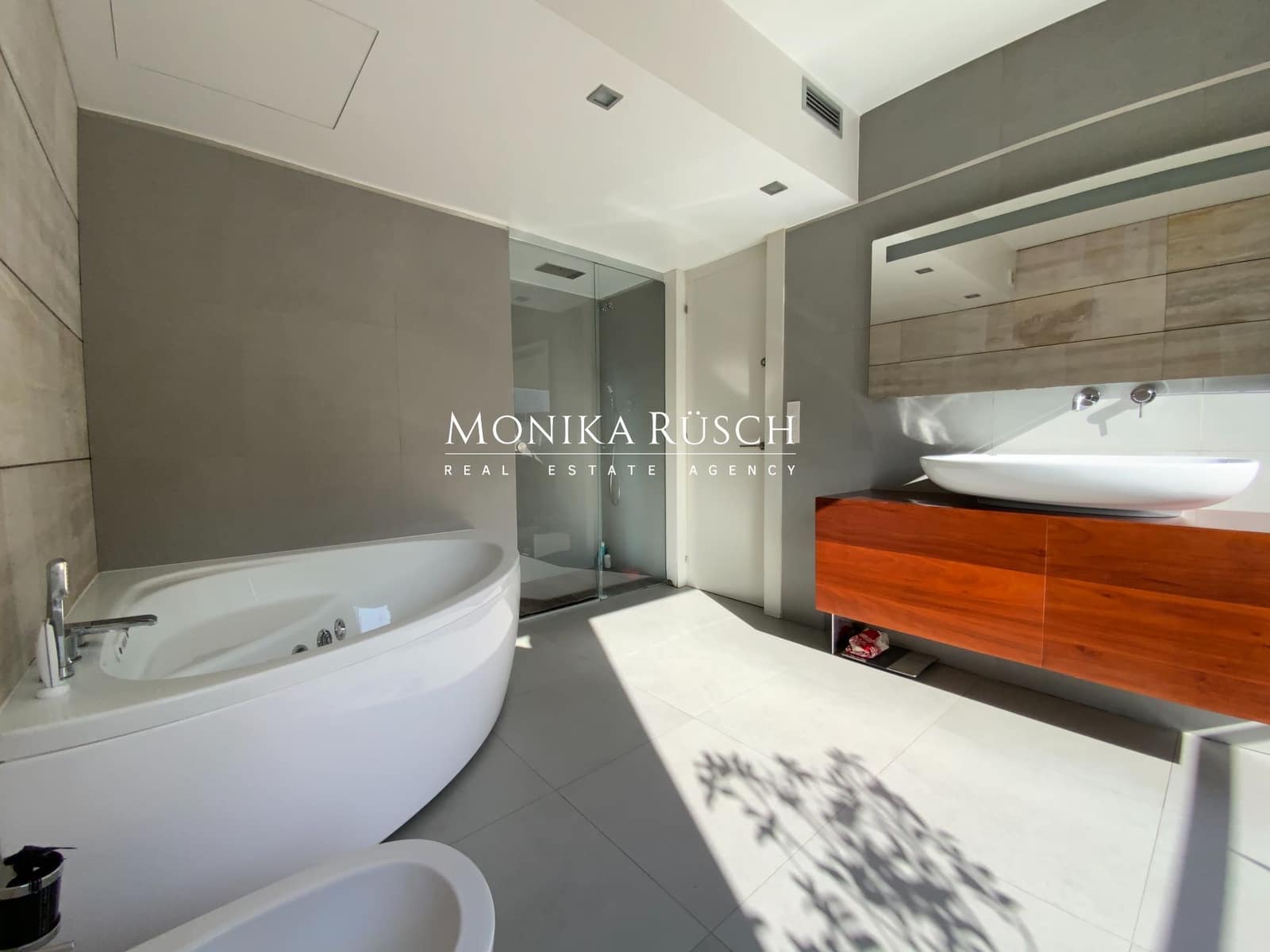 6 bedroom Villa for sale in Sant Cugat del Valles with pool garage - € 1,950,000 (Ref: 9875646)