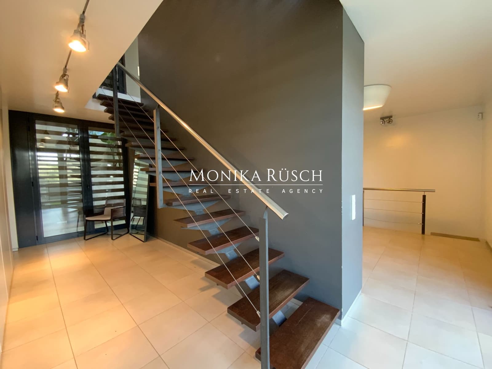 6 bedroom Villa for sale in Sant Cugat del Valles with pool garage - € 1,950,000 (Ref: 9875646)