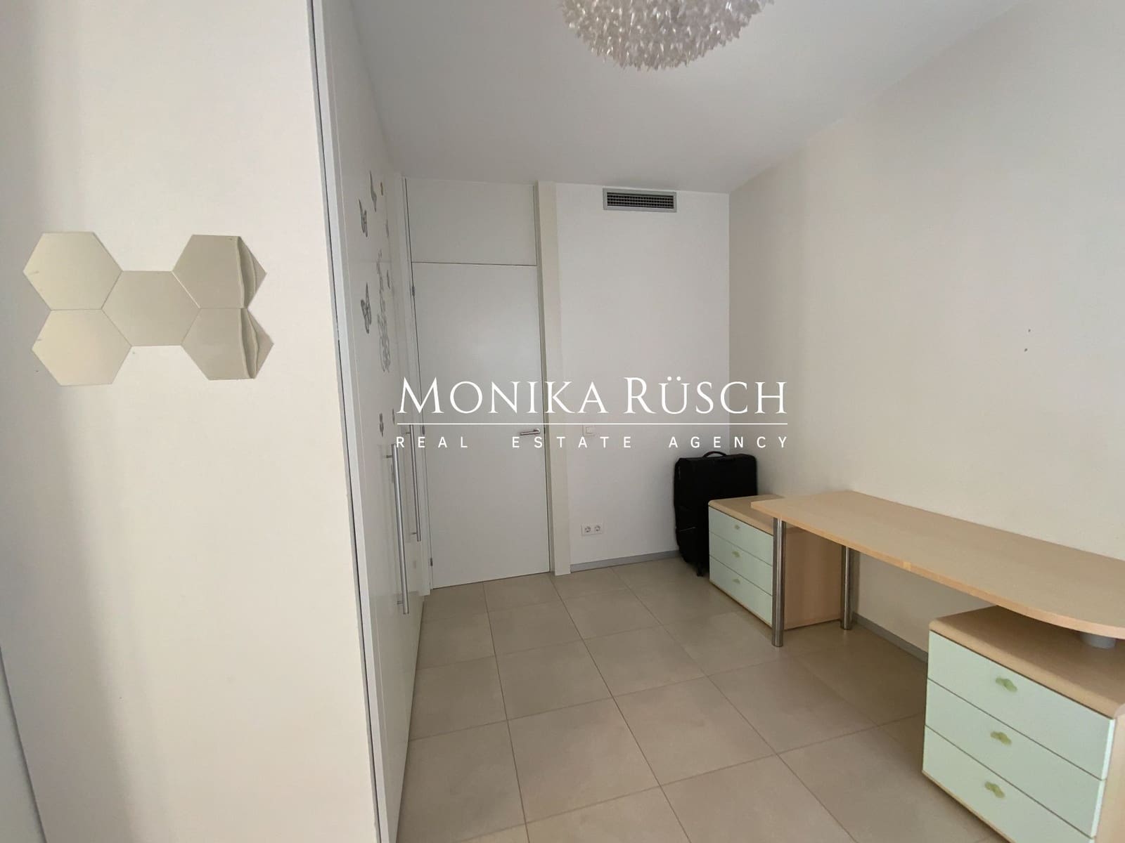 6 bedroom Villa for sale in Sant Cugat del Valles with pool garage - € 1,950,000 (Ref: 9875646)