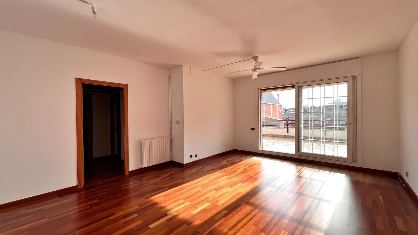 4 sypialnia Mieszkanie do wynajęcia w Miasto Barcelona z garażem - 2 489 € (Ref: 9891625)