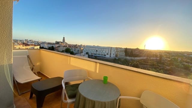 3 sovrum Takvåning att hyra i Vilanova i la Geltrú - 2 500 € (Ref: 9895728)