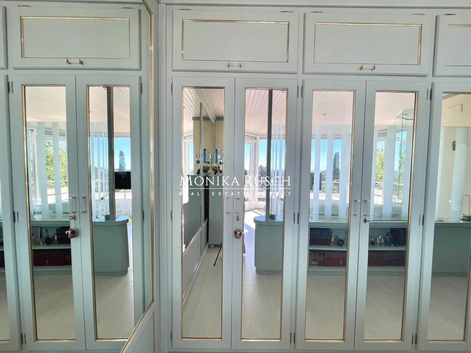 3 bedroom Villa for sale in Castelldefels with garage - € 1,300,000 (Ref: 9910007)