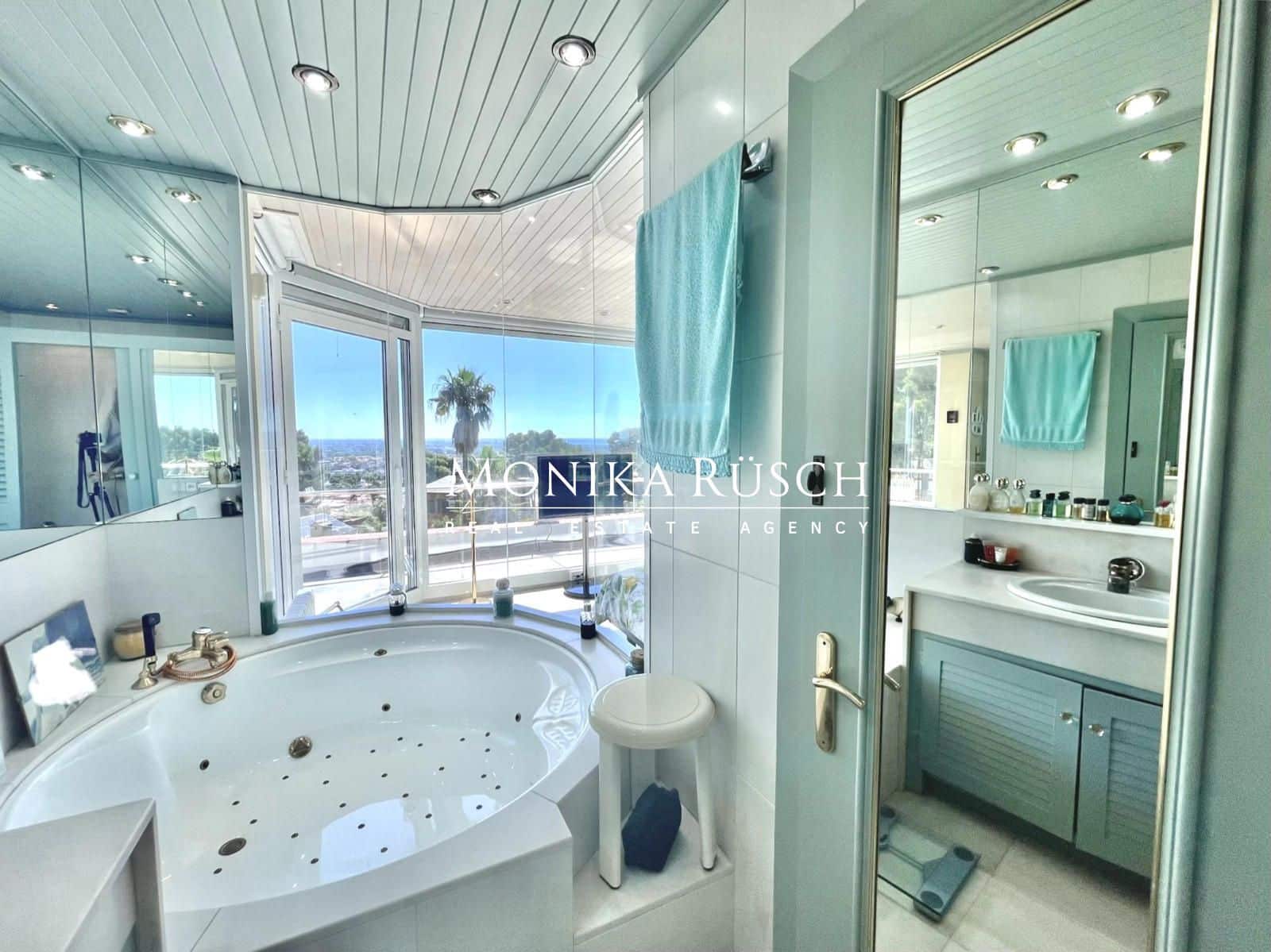 3 bedroom Villa for sale in Castelldefels with garage - € 1,300,000 (Ref: 9910007)