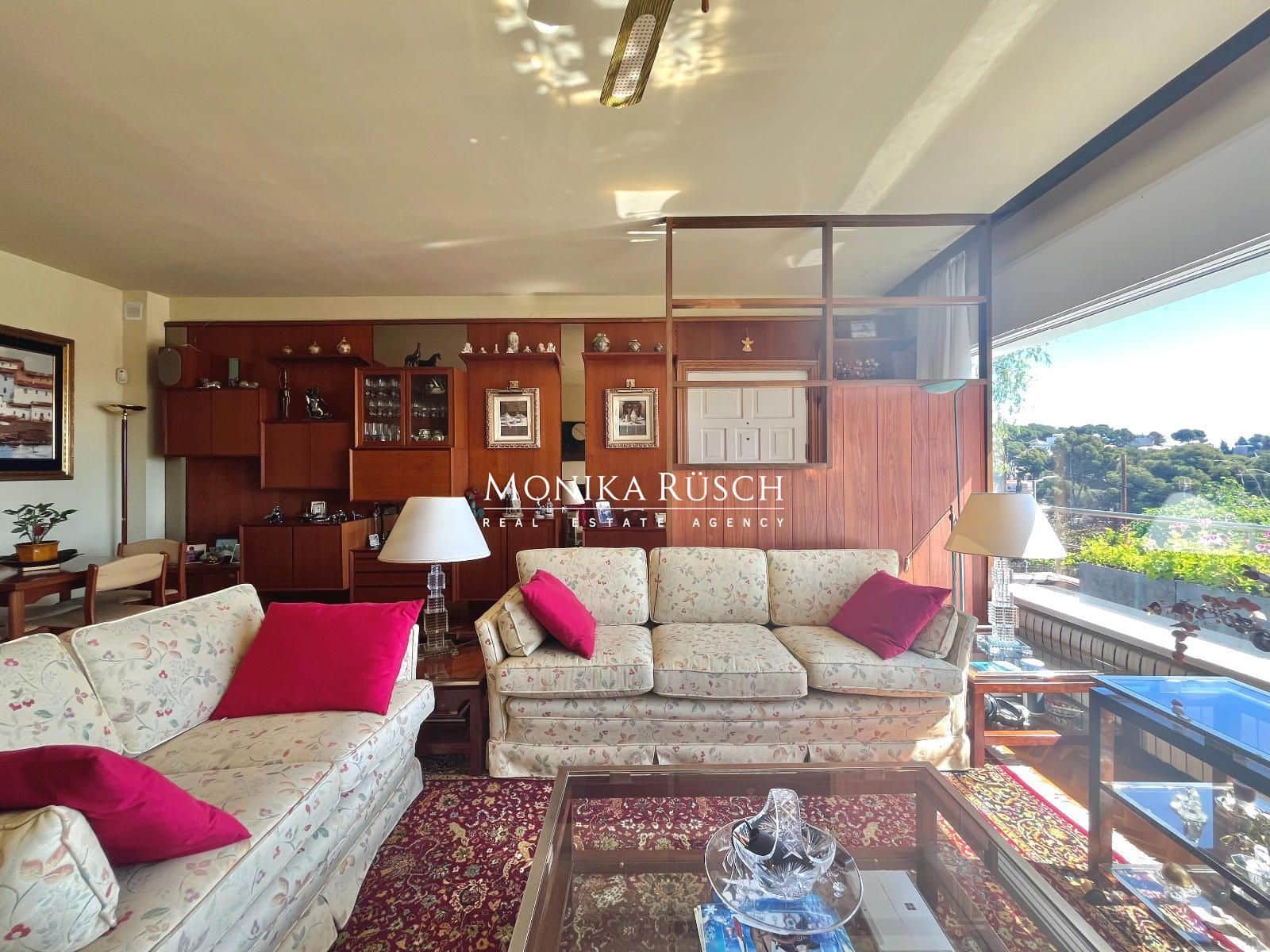 3 bedroom Villa for sale in Castelldefels with garage - € 1,300,000 (Ref: 9910007)