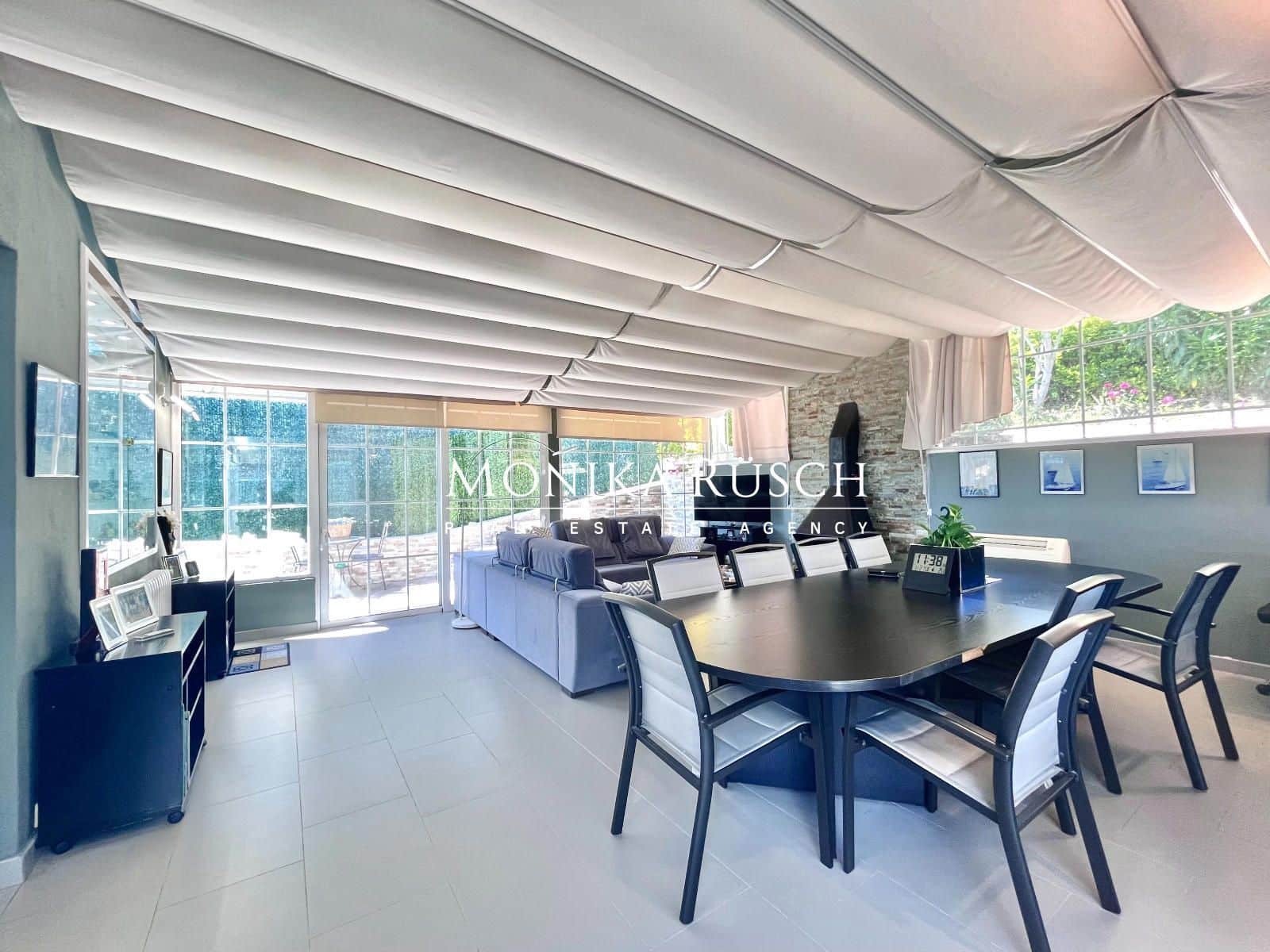 3 bedroom Villa for sale in Castelldefels with garage - € 1,300,000 (Ref: 9910007)