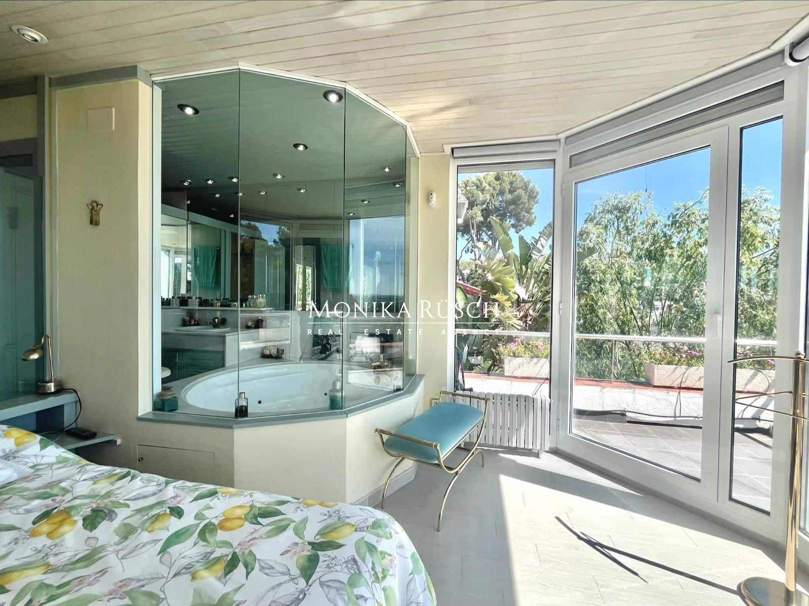 3 bedroom Villa for sale in Castelldefels with garage - € 1,300,000 (Ref: 9910007)