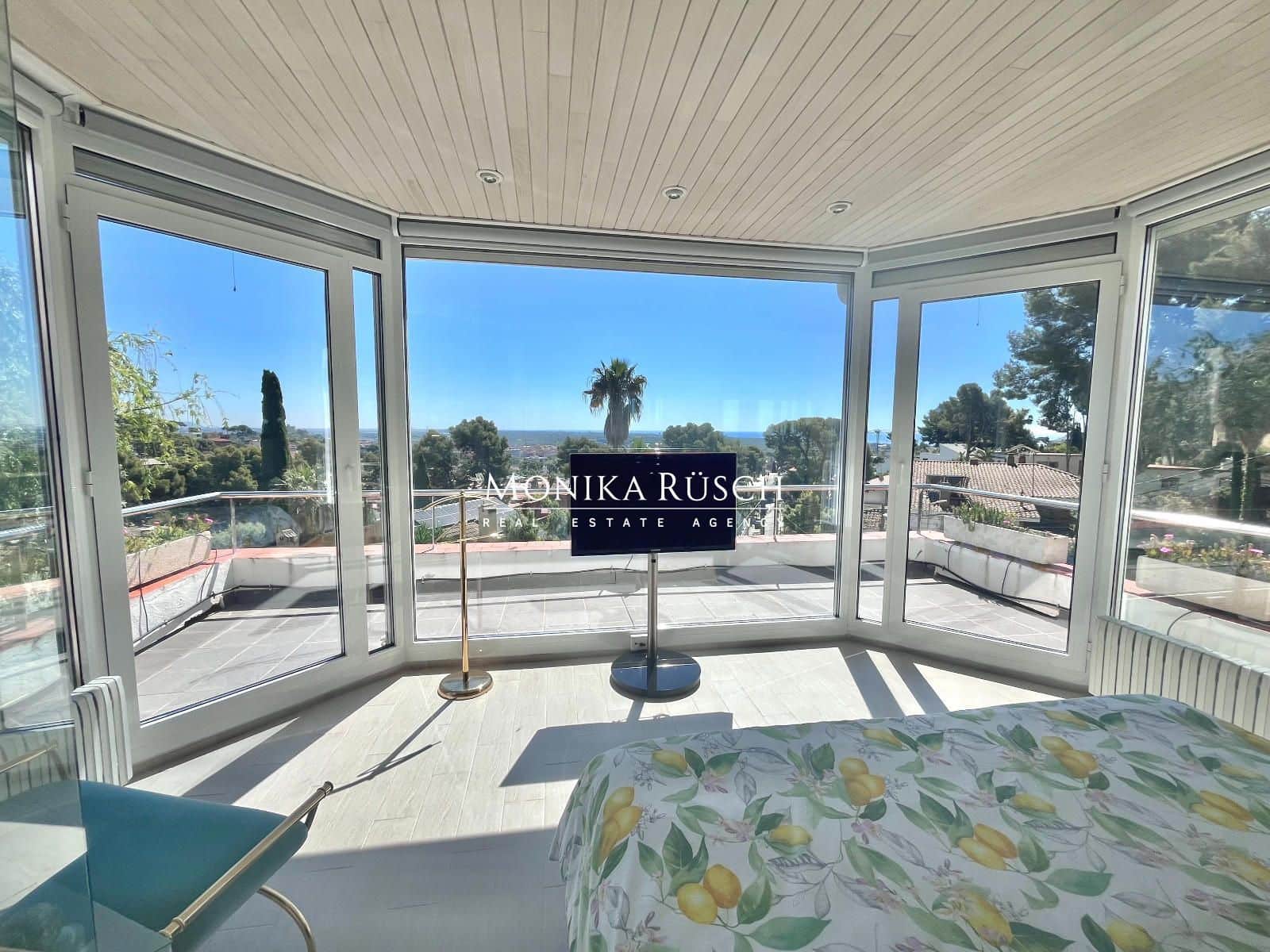 3 bedroom Villa for sale in Castelldefels with garage - € 1,300,000 (Ref: 9910007)