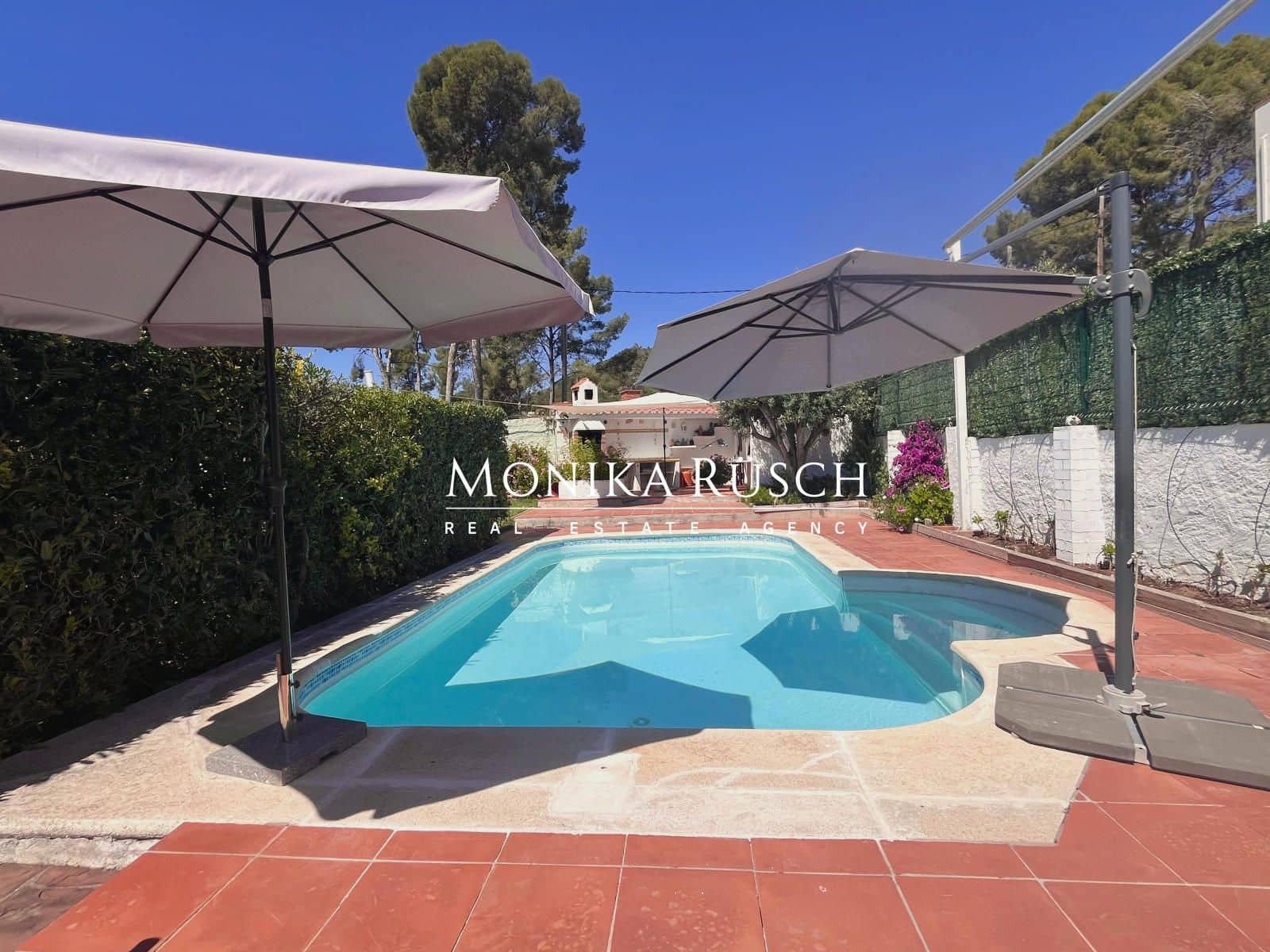 3 bedroom Villa for sale in Castelldefels with garage - € 1,300,000 (Ref: 9910007)