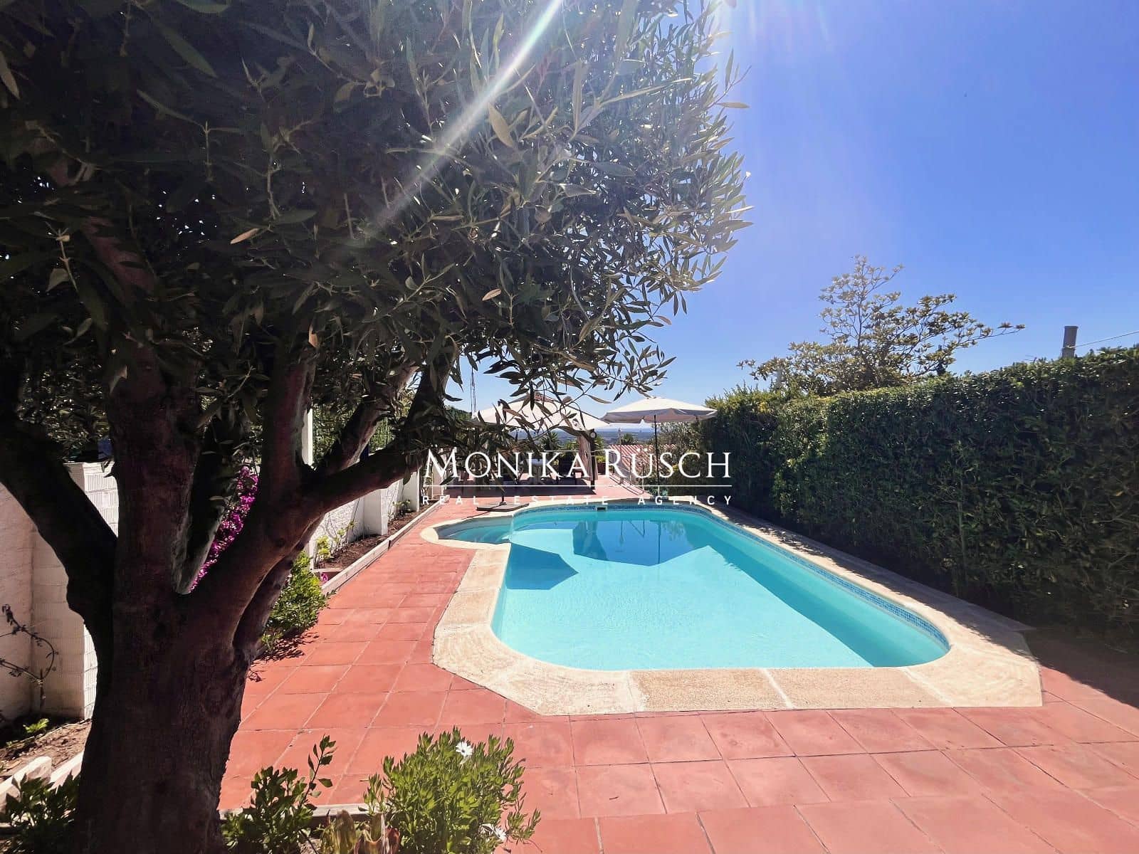 3 bedroom Villa for sale in Castelldefels with garage - € 1,300,000 (Ref: 9910007)