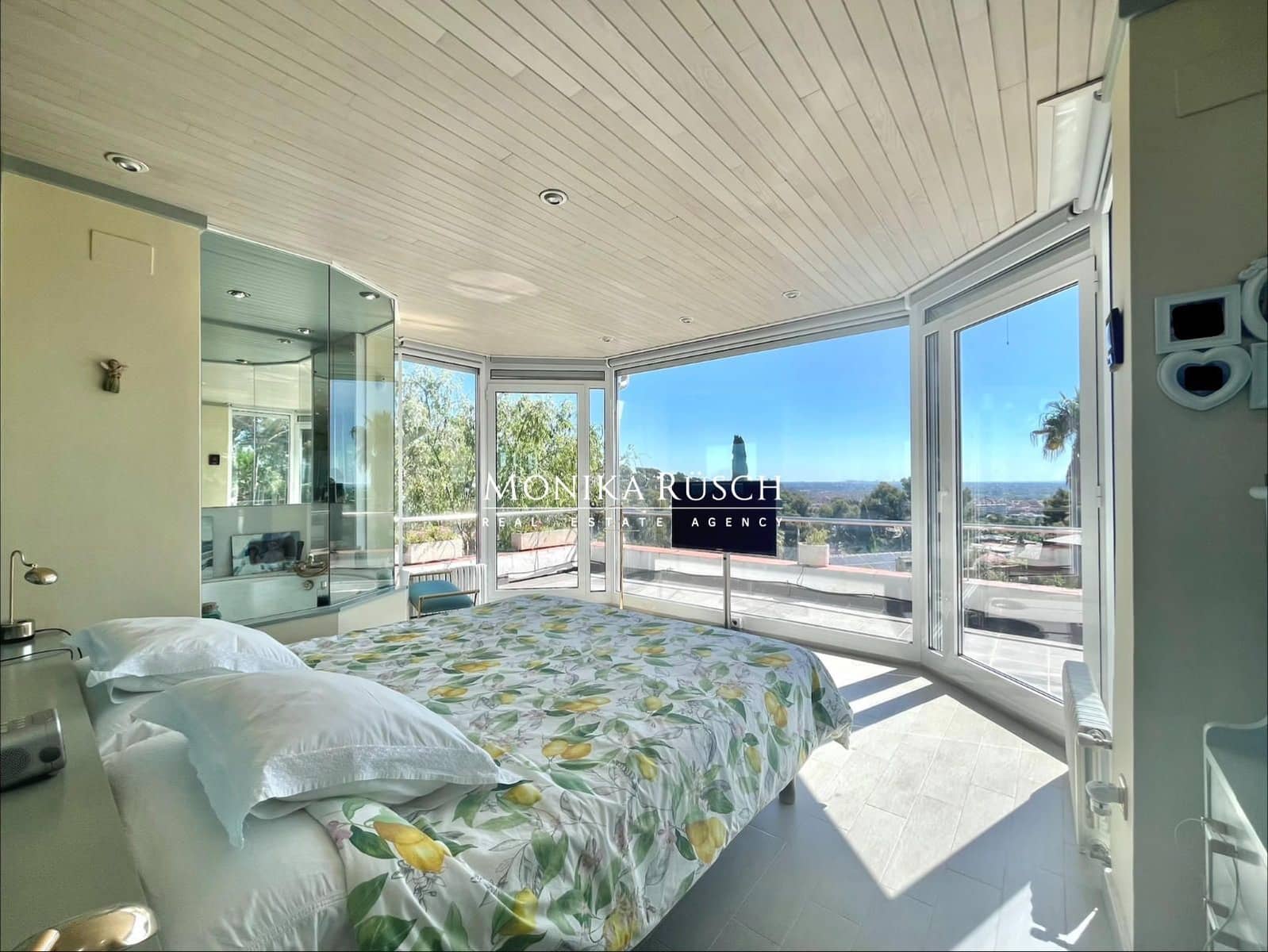 3 bedroom Villa for sale in Castelldefels with garage - € 1,300,000 (Ref: 9910007)