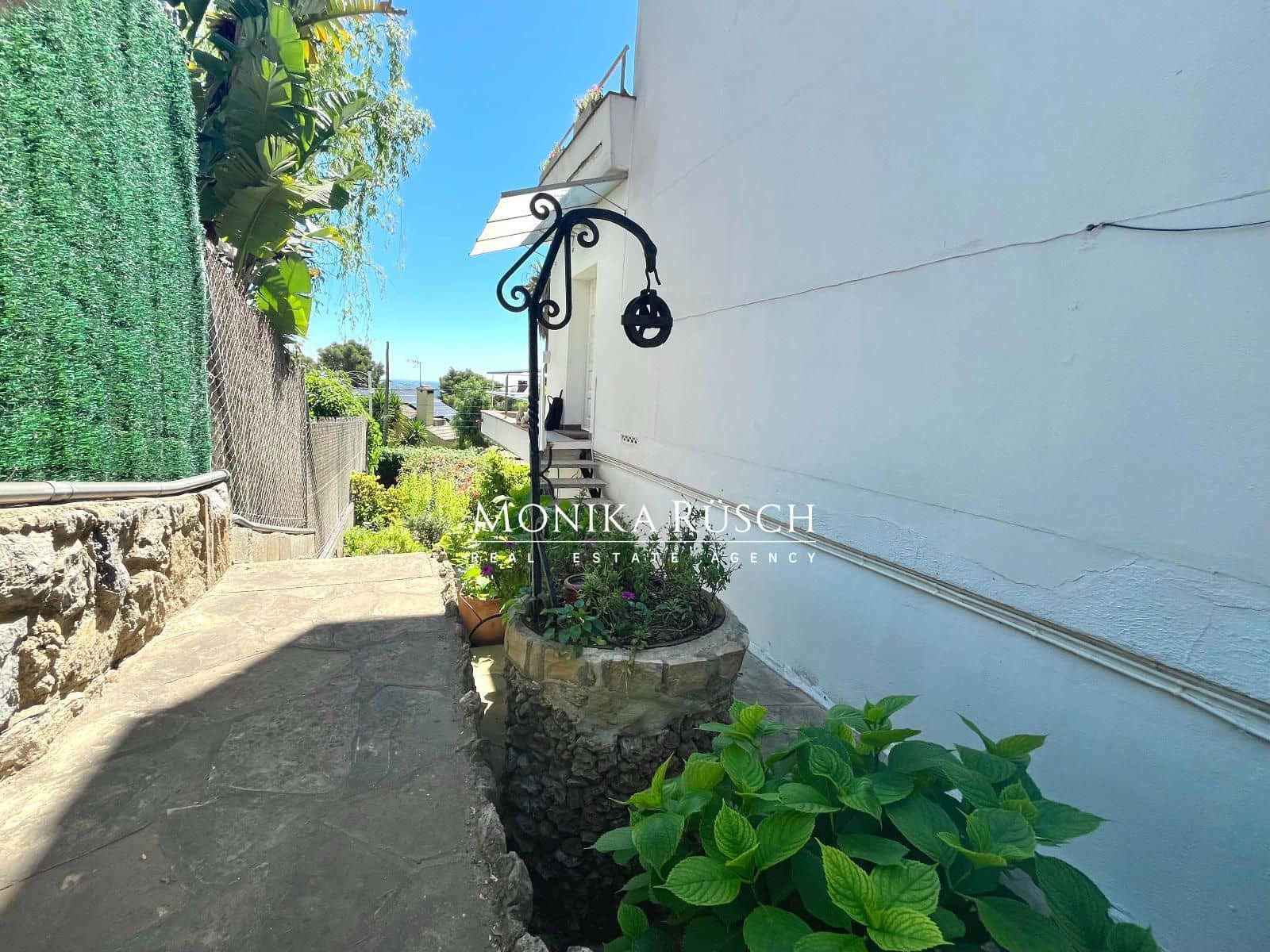 3 bedroom Villa for sale in Castelldefels with garage - € 1,300,000 (Ref: 9910007)
