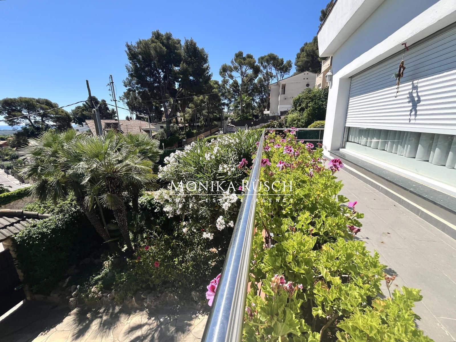 3 bedroom Villa for sale in Castelldefels with garage - € 1,300,000 (Ref: 9910007)