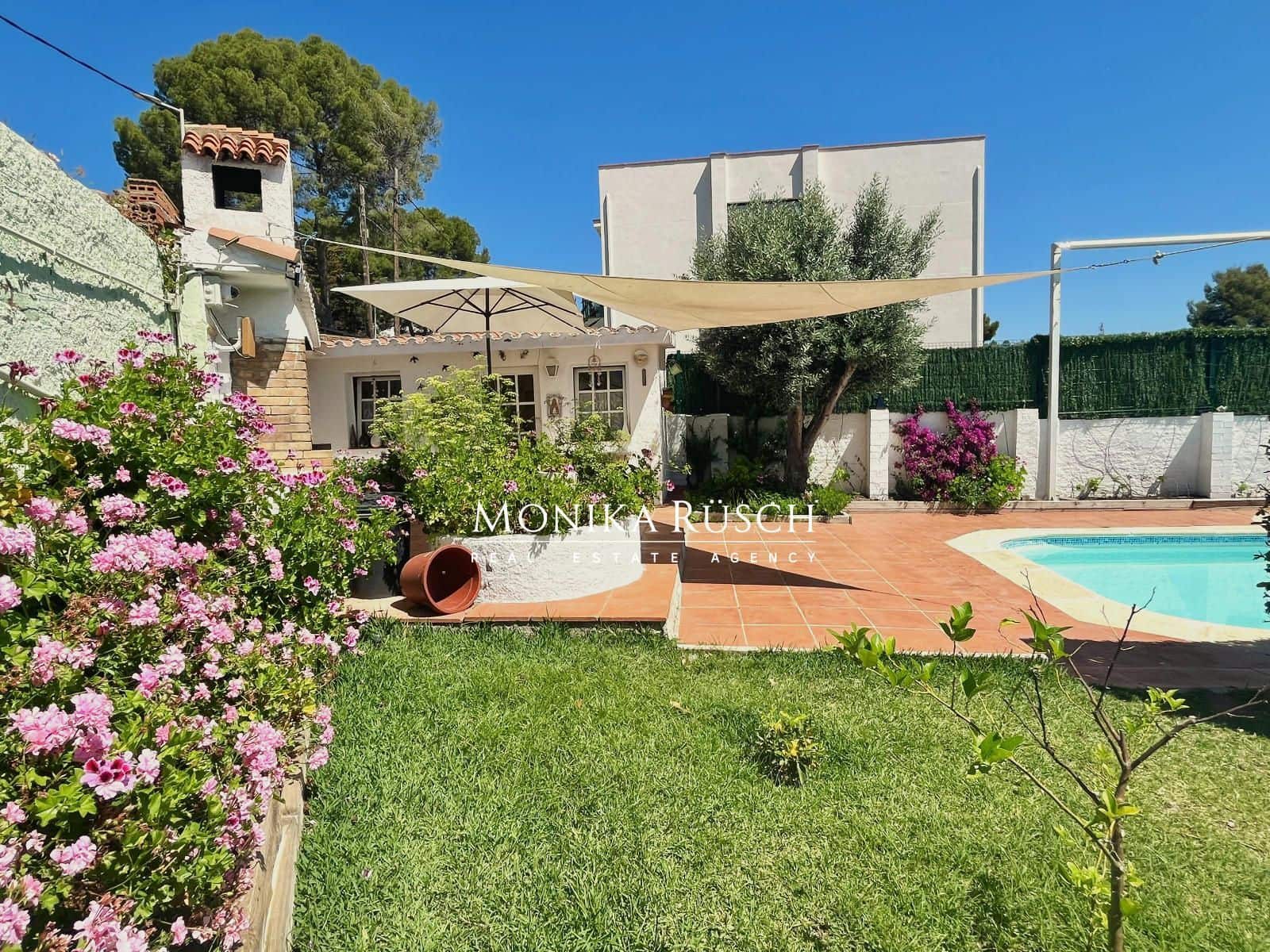 3 bedroom Villa for sale in Castelldefels with garage - € 1,300,000 (Ref: 9910007)