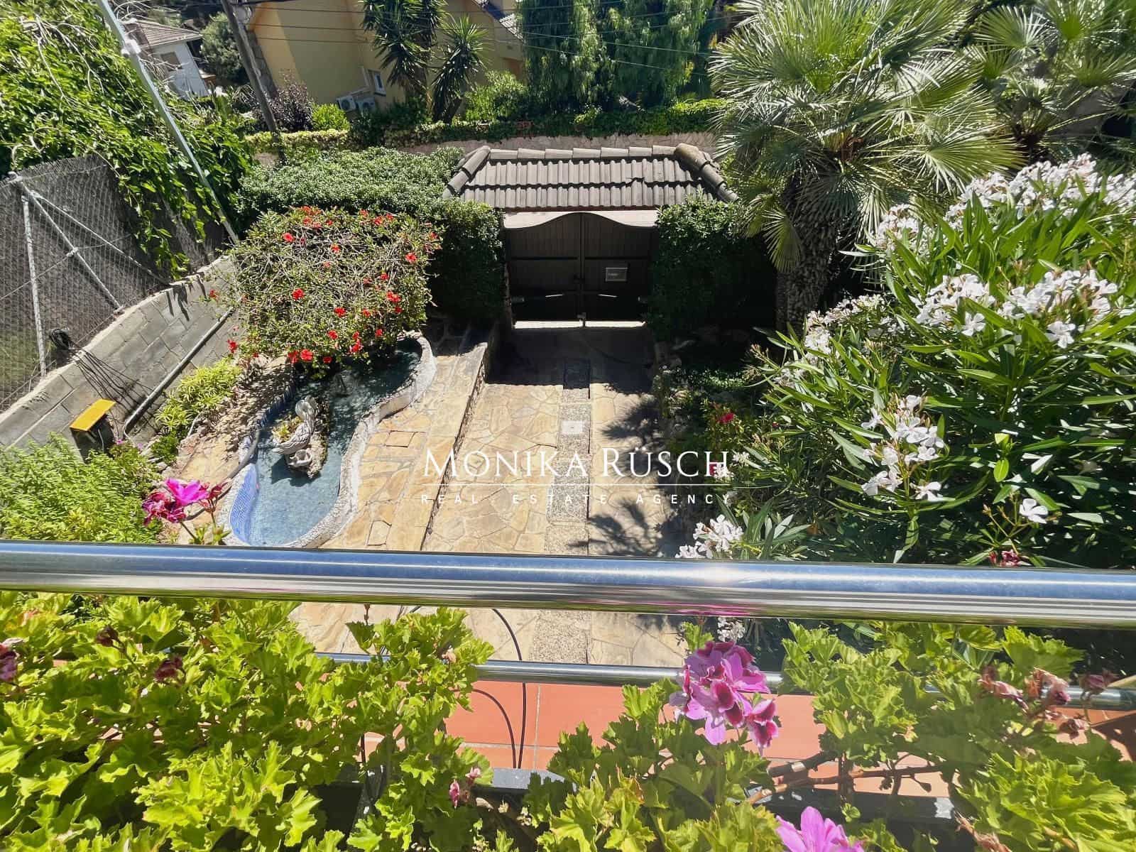 3 bedroom Villa for sale in Castelldefels with garage - € 1,300,000 (Ref: 9910007)