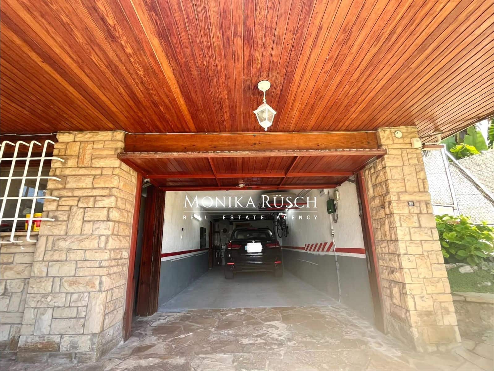 3 bedroom Villa for sale in Castelldefels with garage - € 1,300,000 (Ref: 9910007)