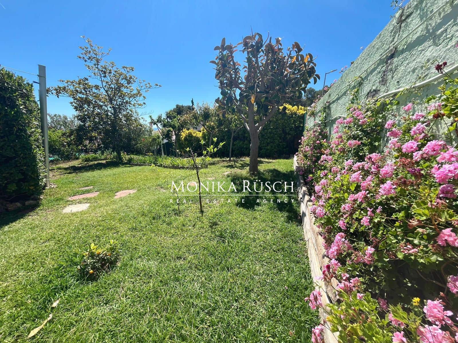 3 bedroom Villa for sale in Castelldefels with garage - € 1,300,000 (Ref: 9910007)