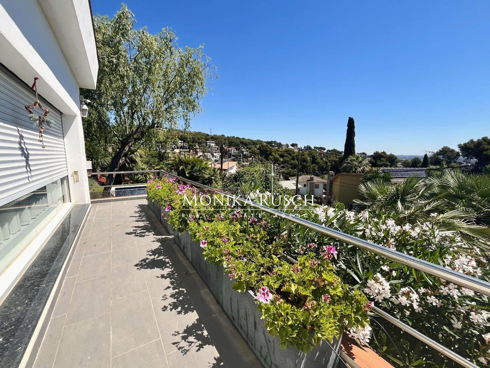 3 bedroom Villa for sale in Castelldefels with garage - € 1,300,000 (Ref: 9910007)