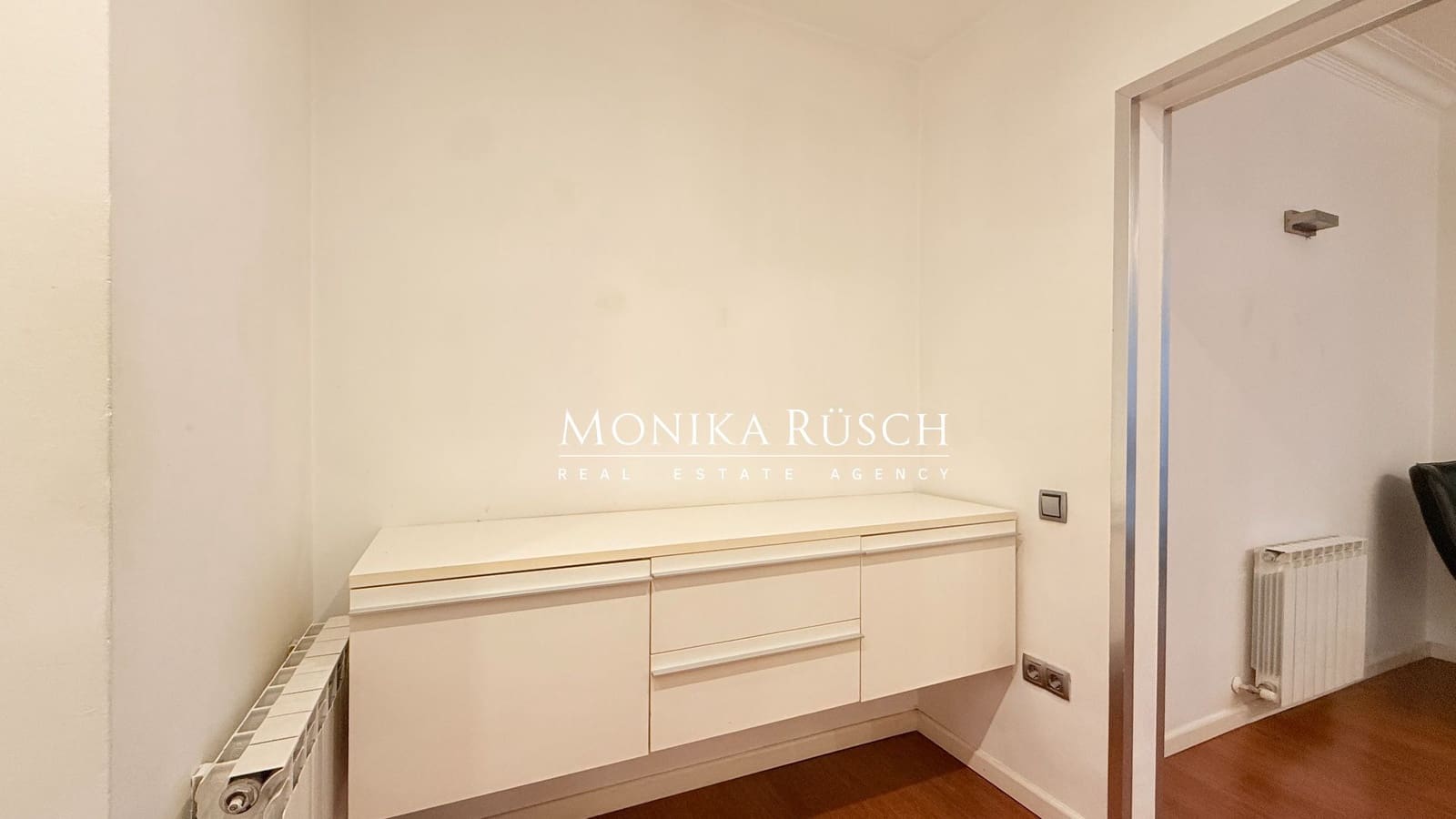 3 bedroom Flat for sale in Barcelona city - € 521,000 (Ref: 9919316)