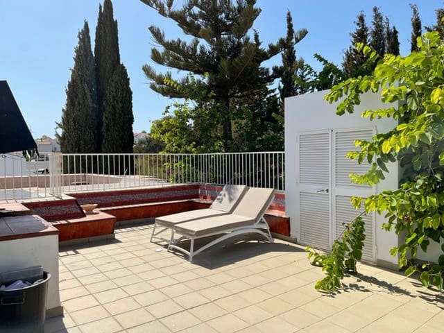 4 bedroom Villa for sale in Nerja with pool - € 699,000 (Ref: 7072340)