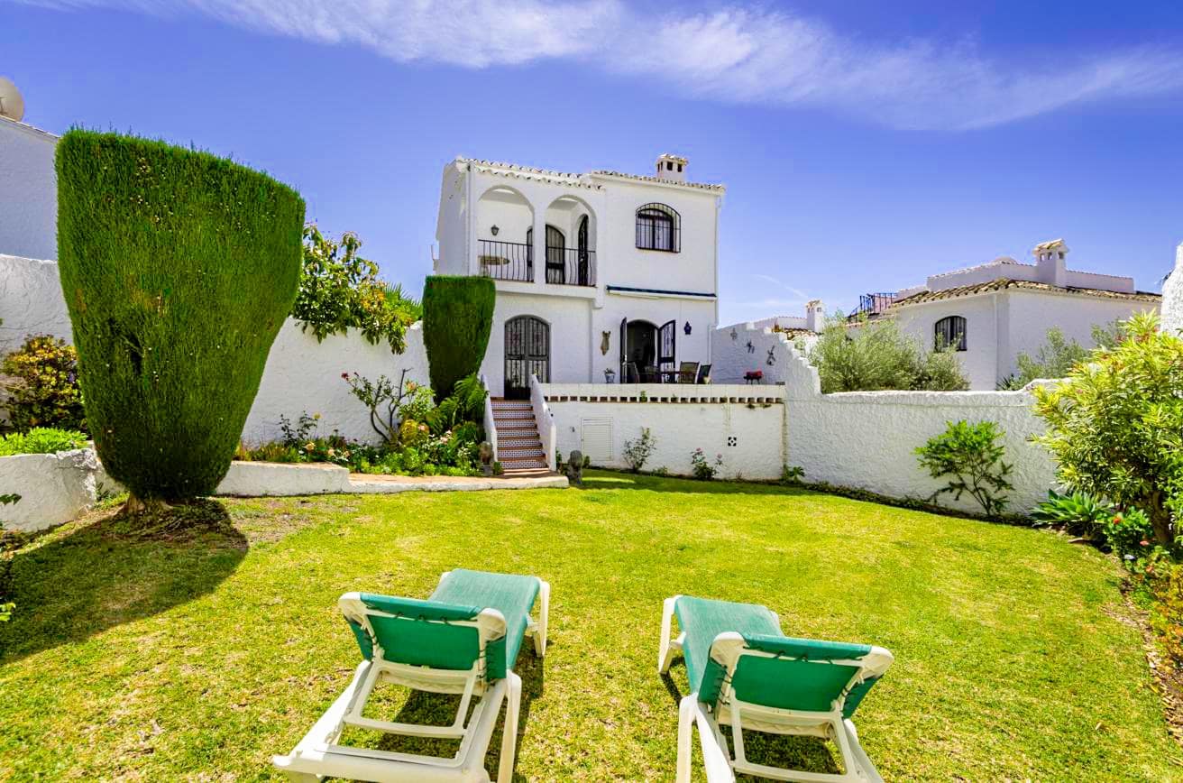 Byhus til salg i Nerja - € 400.000 (Ref: 8847404)