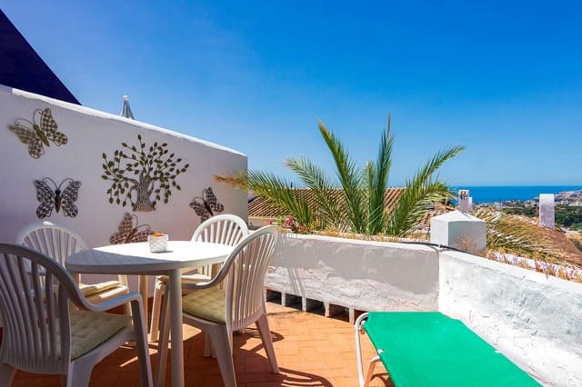 2 bedroom Apartment for sale in Capistrano, Nerja with pool - € 300,000 (Ref: 8847406)