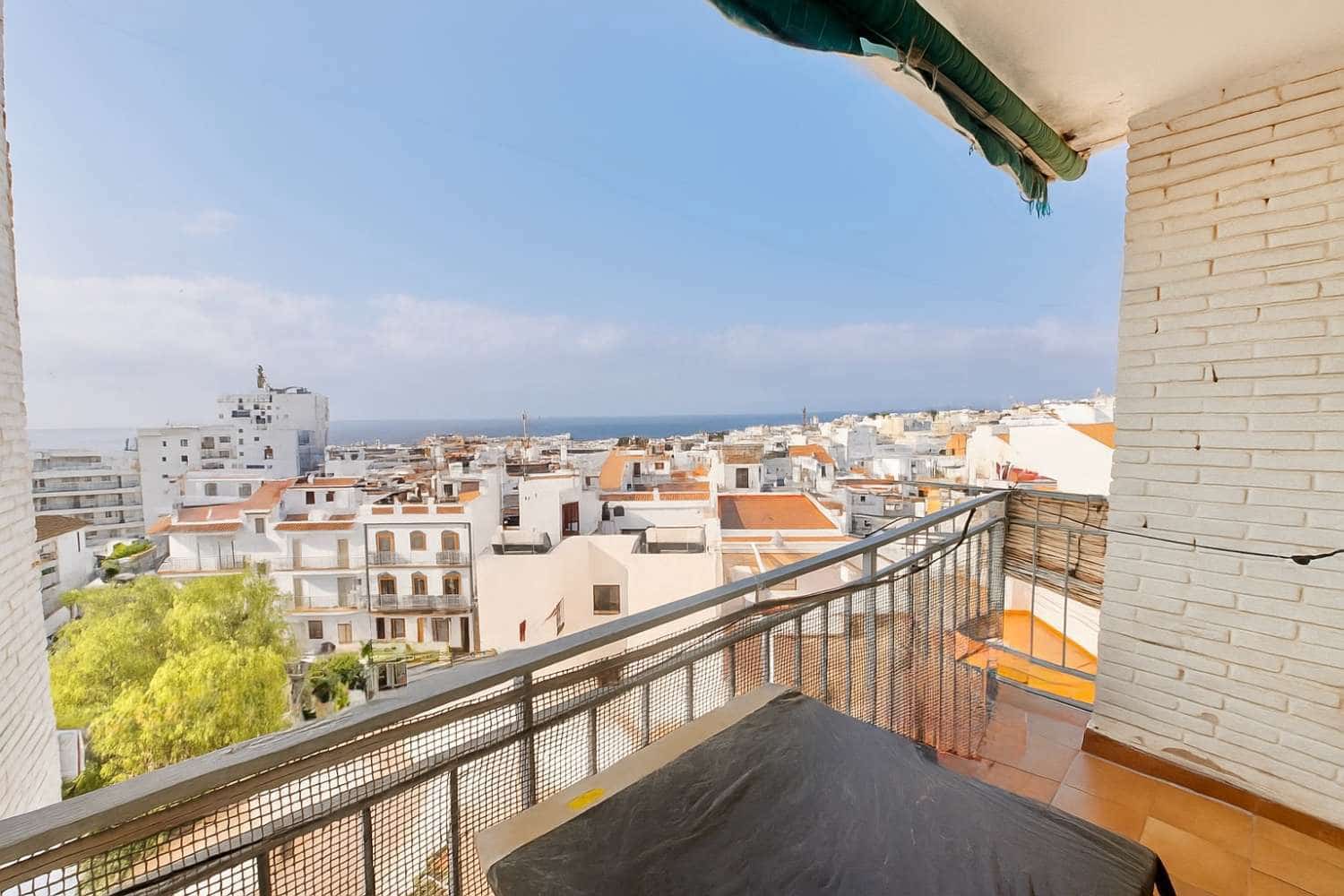 Piso de 3 habitaciones en Nerja en venta - 200.000 € (Ref: 9110065)